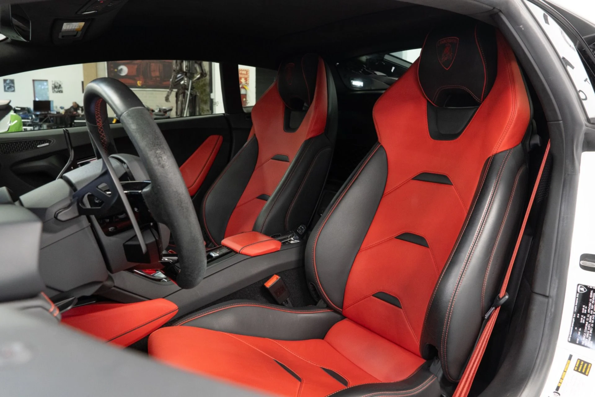 mph012_151943001_Used_2020_Lamborghini_Huracan_EVO_1763065966_3a08479607