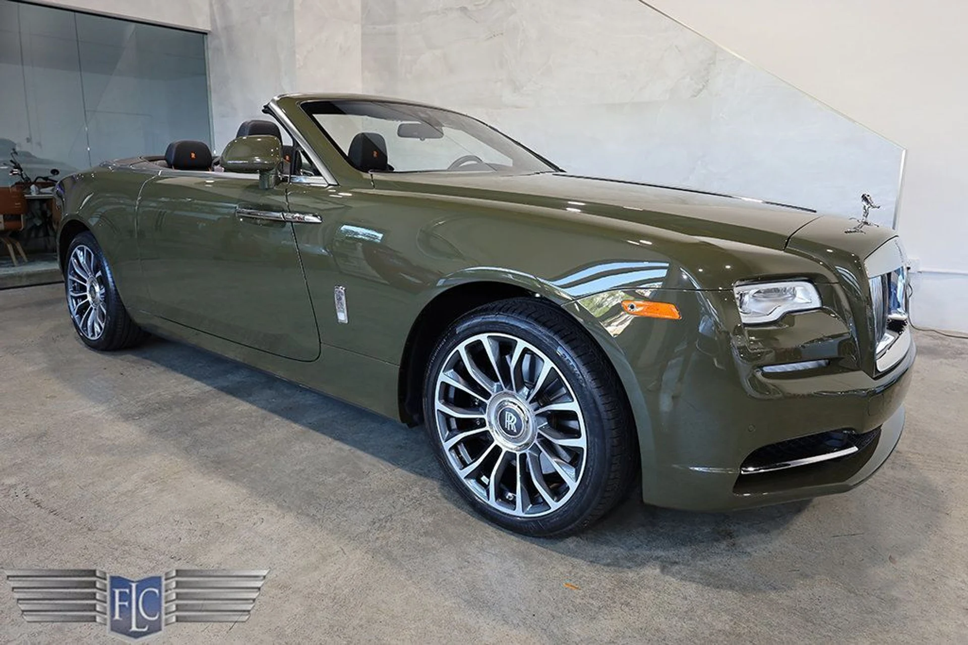 mph012_1521251214_used_2021_rolls_royce_dawn_convertible_9689_23009297_13_1024_5246daf225