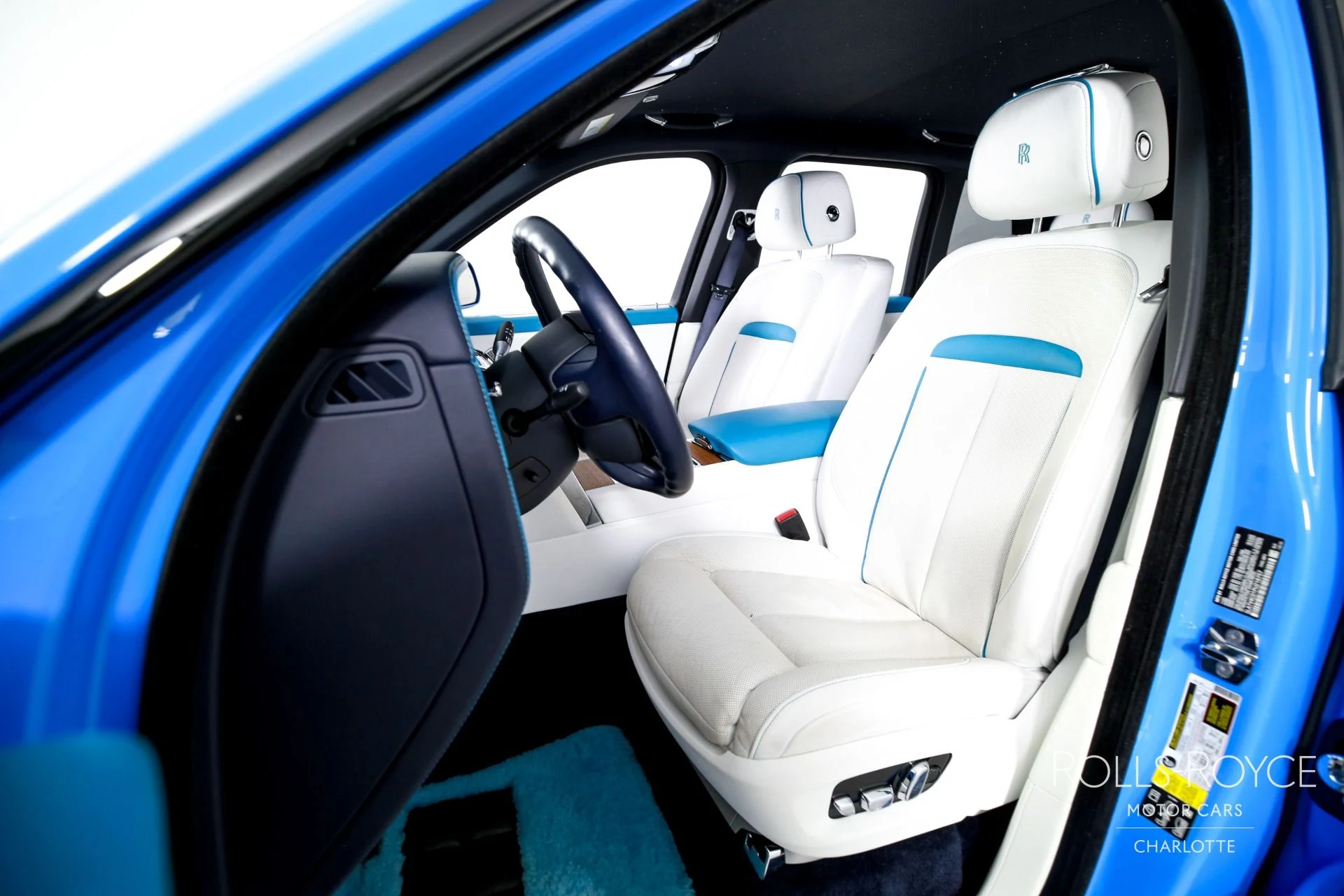 mph012_1521503876_Used_2023_Rolls_Royce_Cullinan_1771369577_4d10f819bb