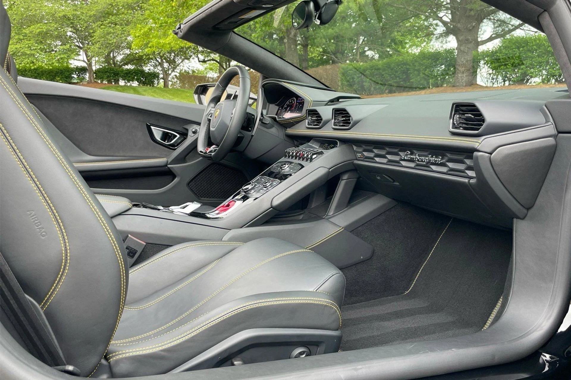 mph012_1523919767_Used_2017_Lamborghini_Huracan_LP_610_4_Spyder_1761858573_2334fee1ec