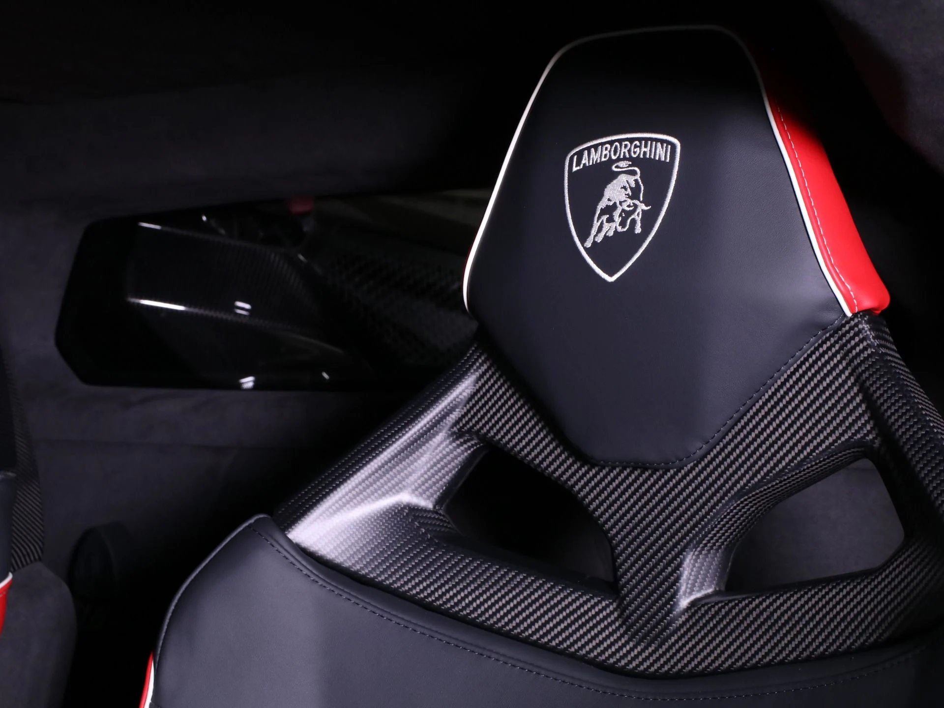 mph012_1541427310_New_2025_Lamborghini_Revuelto_1756395149_2a778f0e96