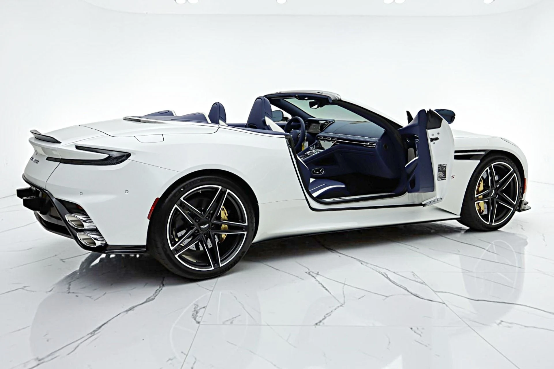 mph012_1550274760_New_2026_Aston_Martin_DB_12_S_Volante_a37ebc4351
