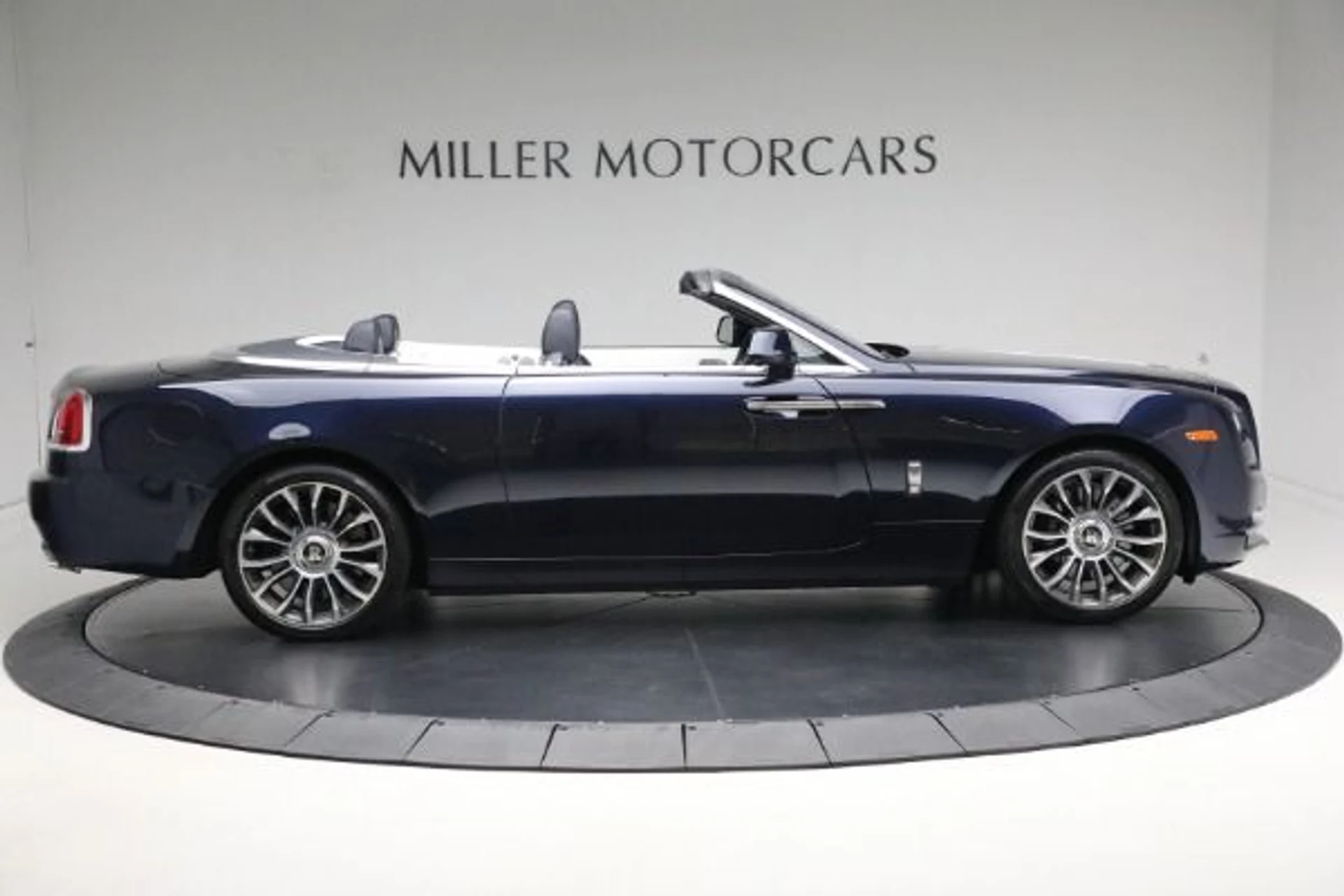 mph012_1551336281_Used_2018_Rolls_Royce_Dawn_163b5c1261