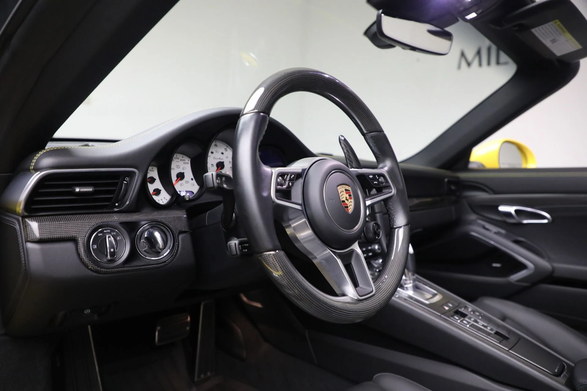 mph012_1553627487_Used_2017_Porsche_911_Turbo_Cabriolet_7c81d9748a