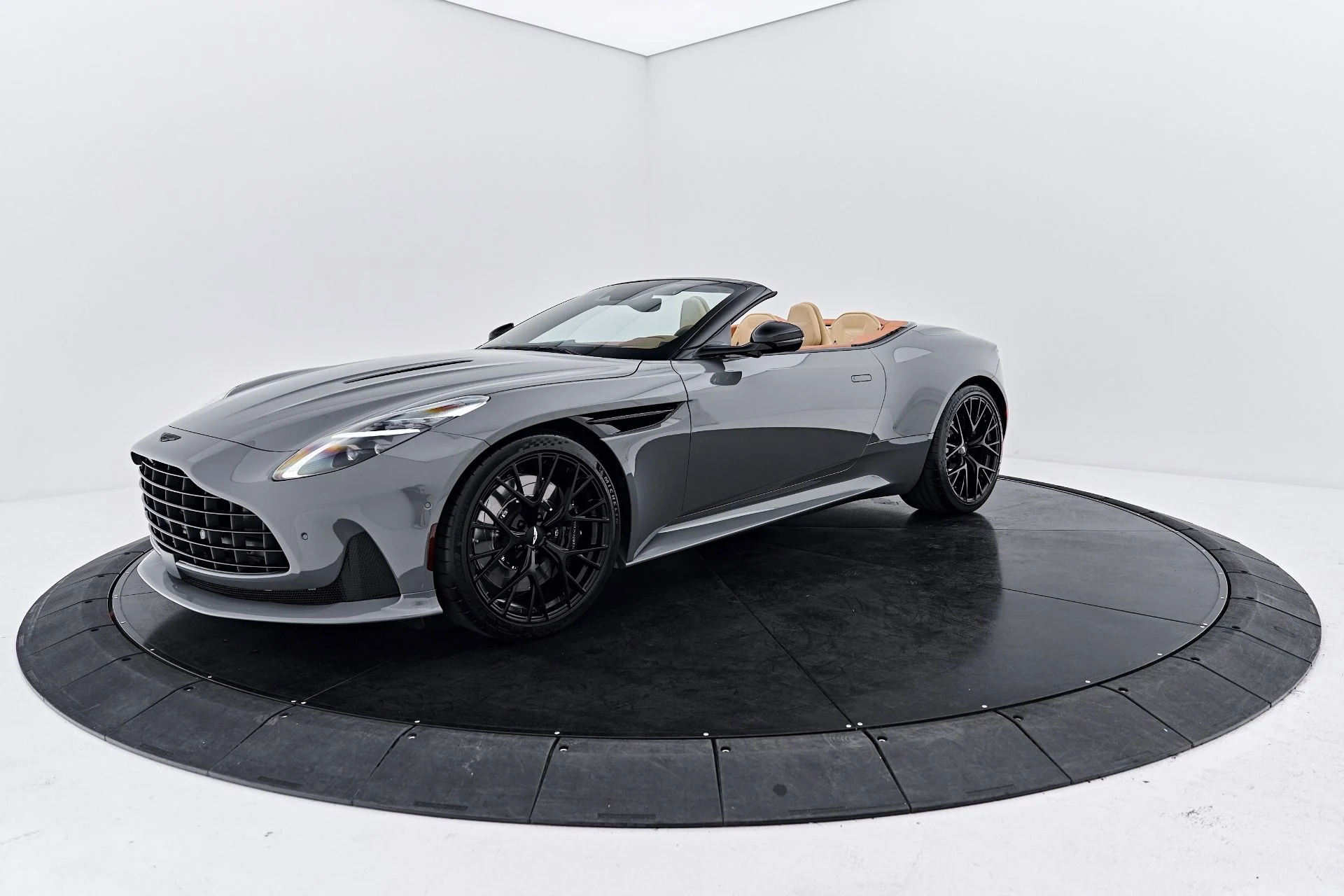mph012_1557105475_Used_2025_Aston_Martin_DB_12_Volante_1791997206_af18d2a2e4