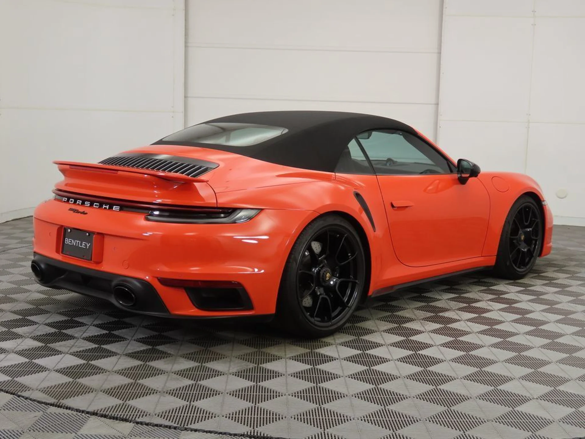 mph012_1561644563_used_2022_porsche_911_turbocabriolet_8119_22928338_13_1024_abdfff7e93