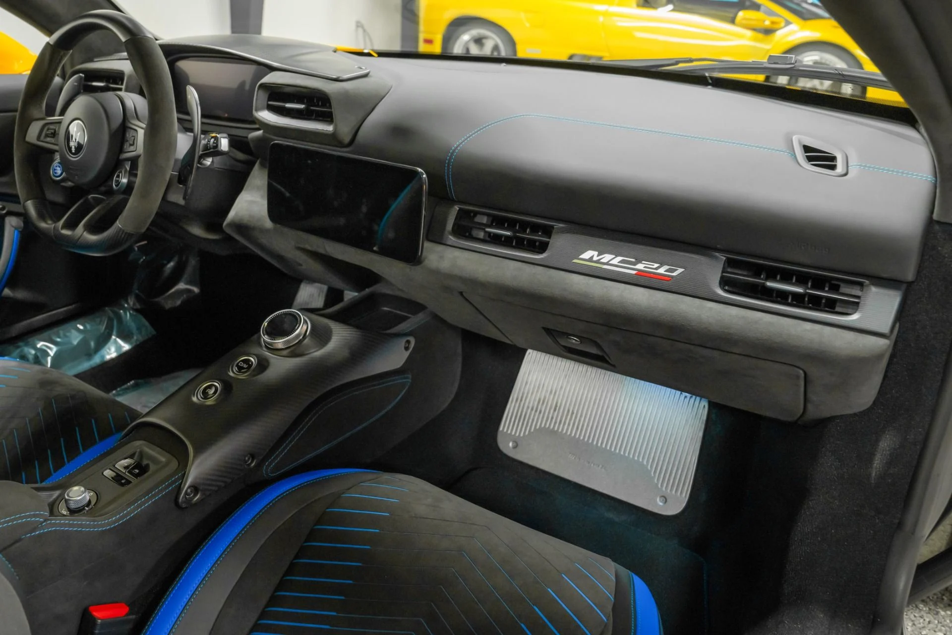 mph012_1566381364_Used_2023_Maserati_MC_20_Cielo_193_Miles_Fuoriserie_Color_Interior_Carbon_Fiber_Package_1770052750_0e2fb4e564