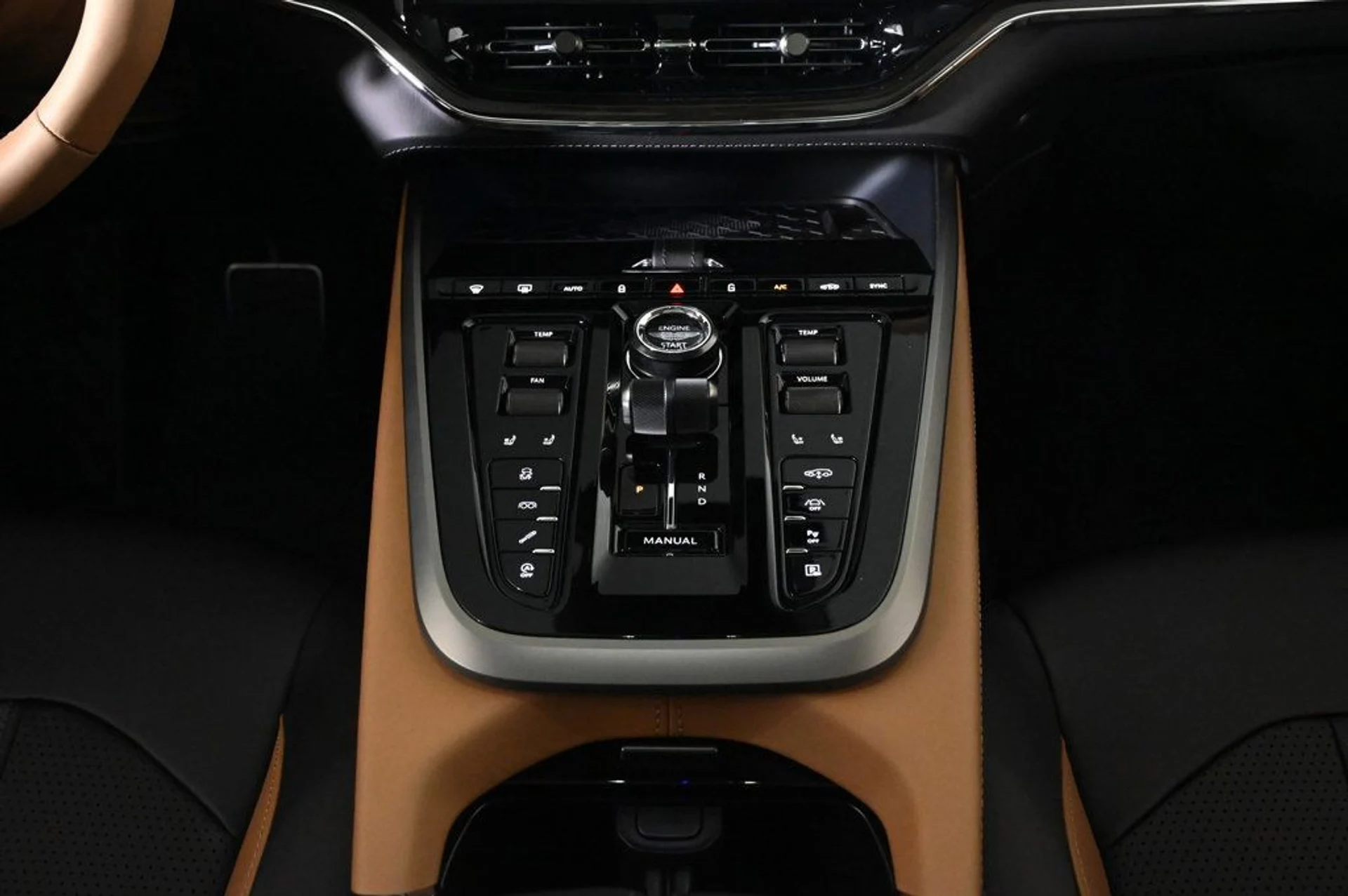 mph012_1566653495_new_2026_aston_martin_dbx_707awd_11350_22969436_13_1024_7880ce54cc