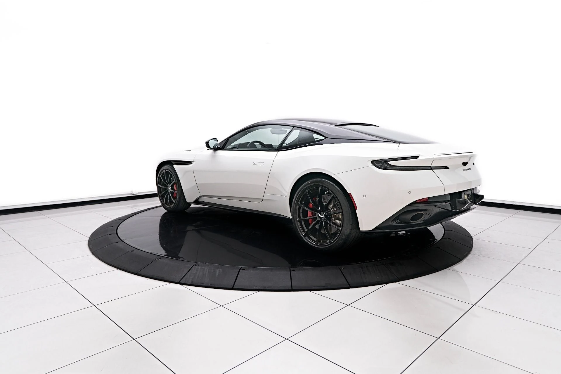 mph012_1578595765_Used_2020_Aston_Martin_DB_11_AMR_1756239332_4e4bfcda8a