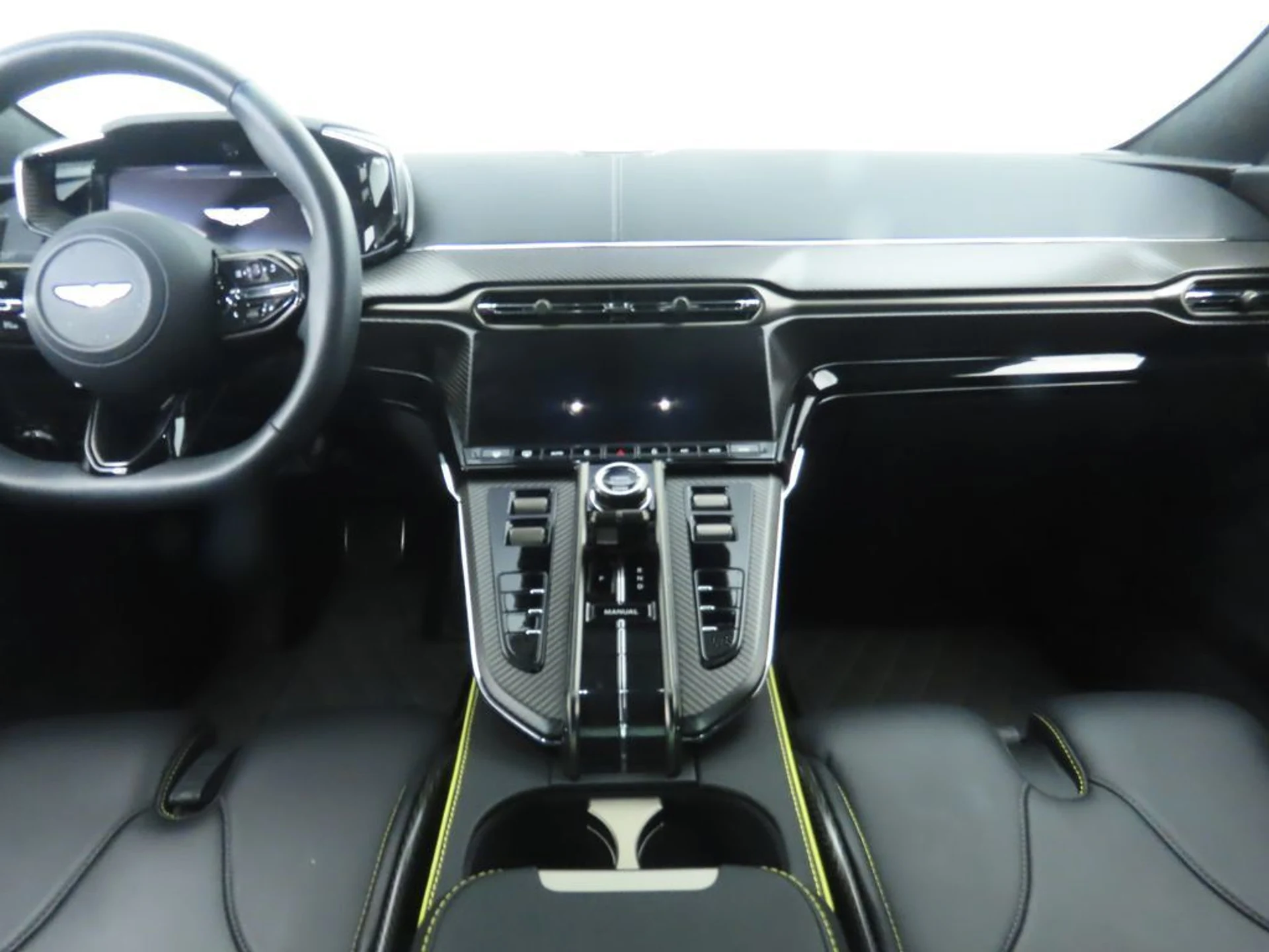 mph012_158394124_used_2025_aston_martin_vantage_coupe_8119_22951526_13_1024_1d17b224c0