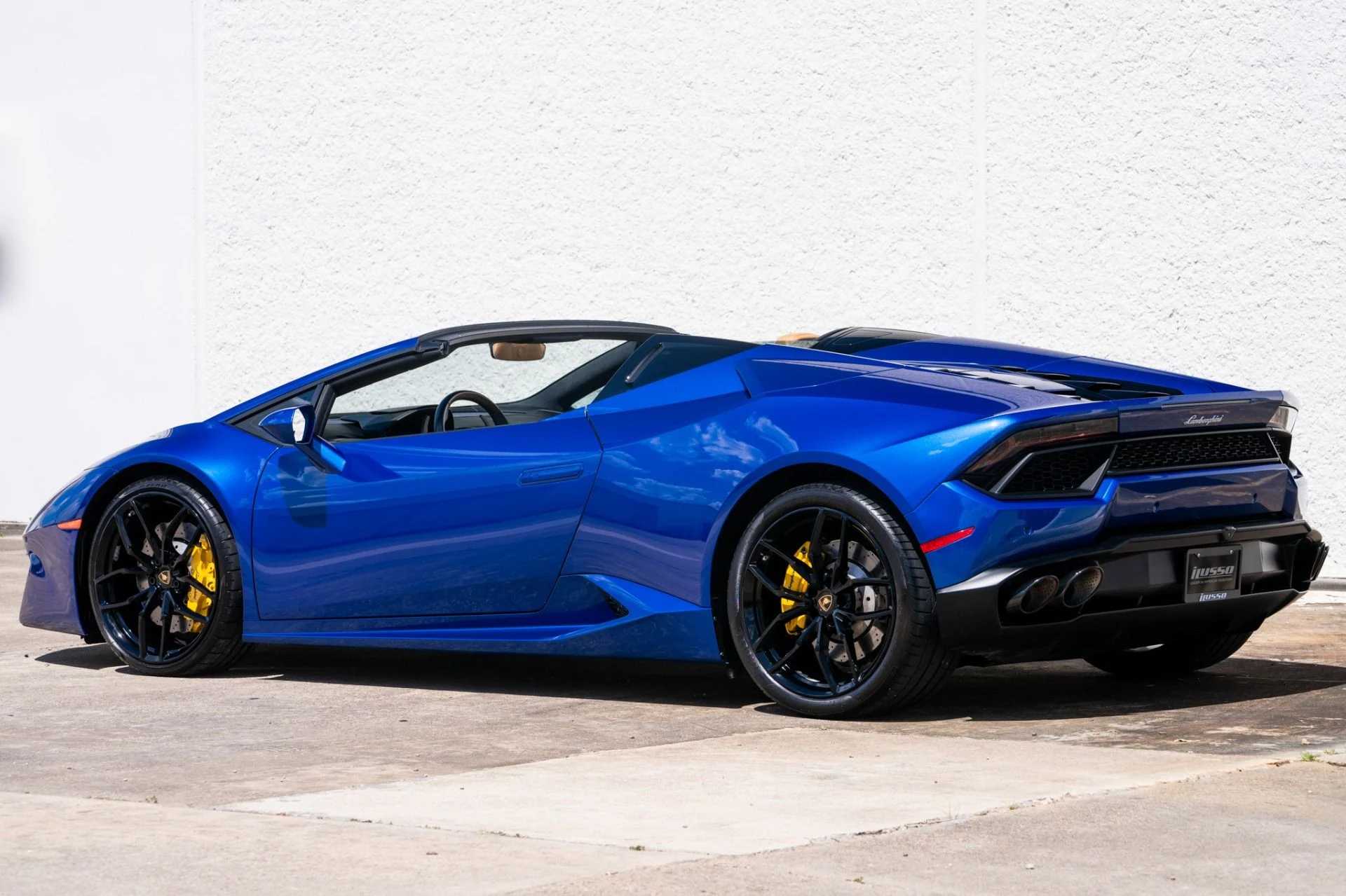 mph012_1586984286_Used_2018_Lamborghini_Huracan_LP_580_2_Spyder_1753307982_85ea817260