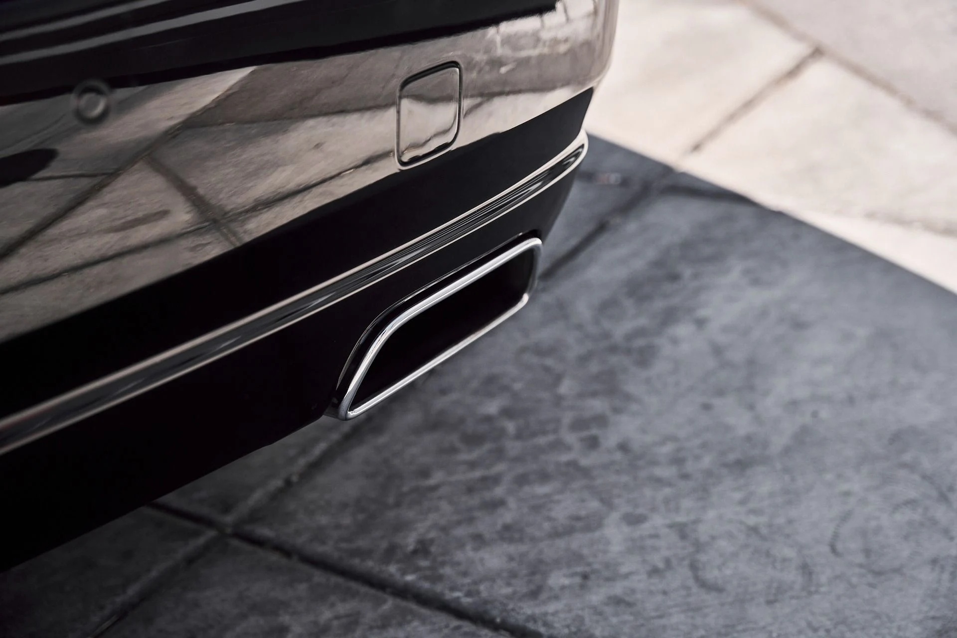 mph012_1591607767_Used_2014_Rolls_Royce_Ghost_Base_1781025933_60dcecf004
