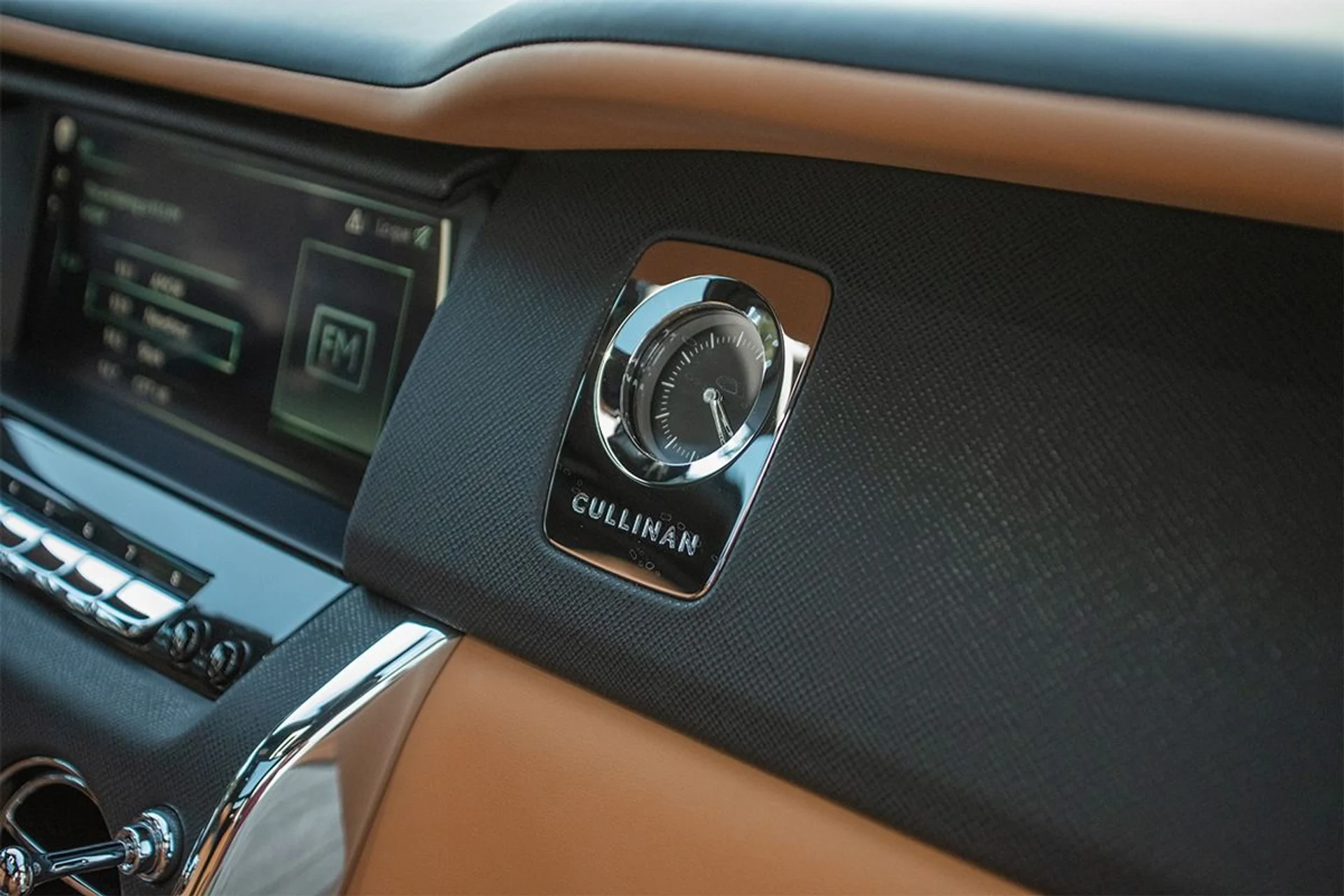 mph012_1594111382_Used_2019_Rolls_Royce_Cullinan_1739029975_3d2e9b09e1