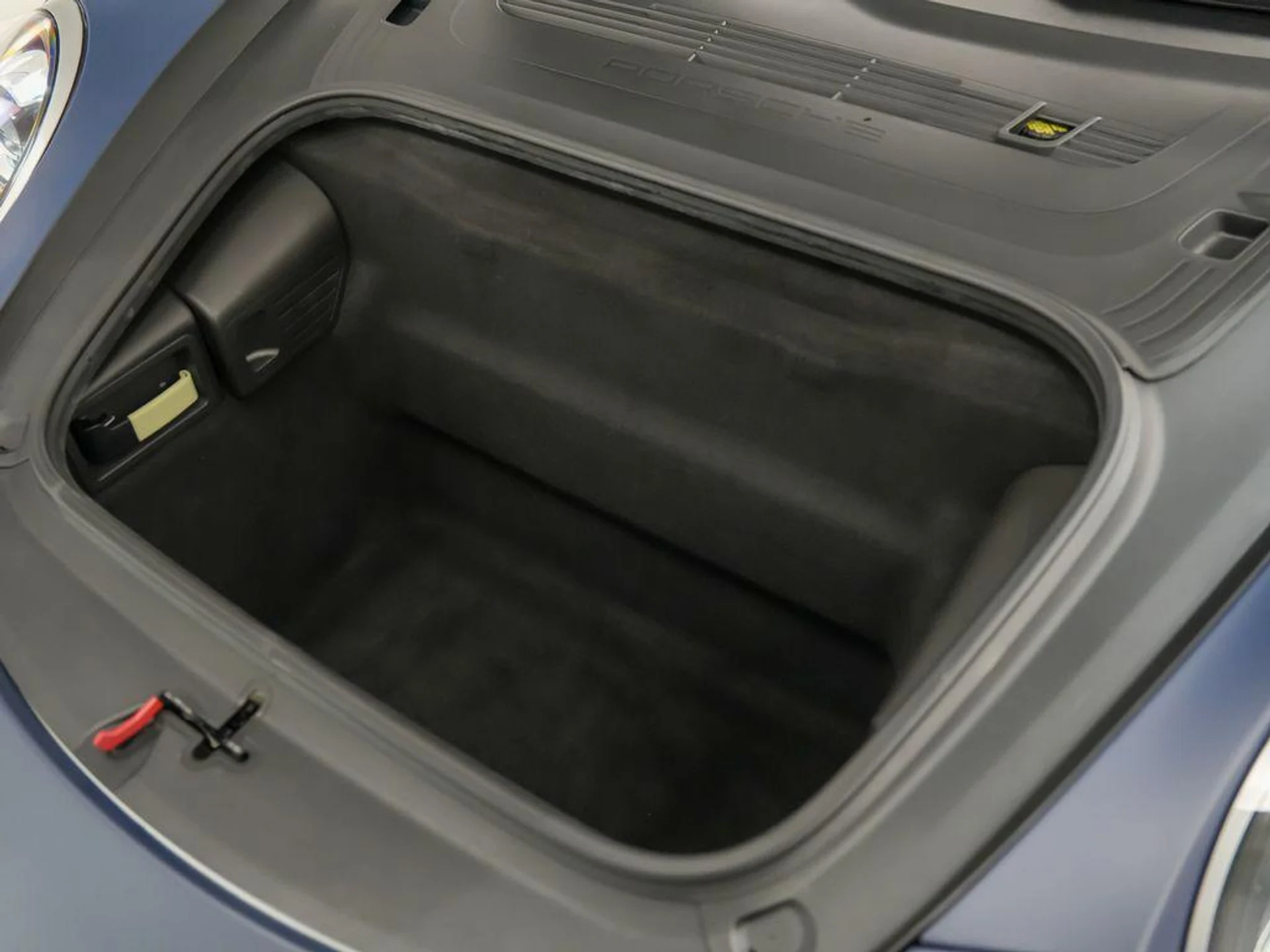 mph012_1600531086_Cec_Prof_R_Dmgw9_Ewt_X5_T0uww_Tm_M_65e6434984