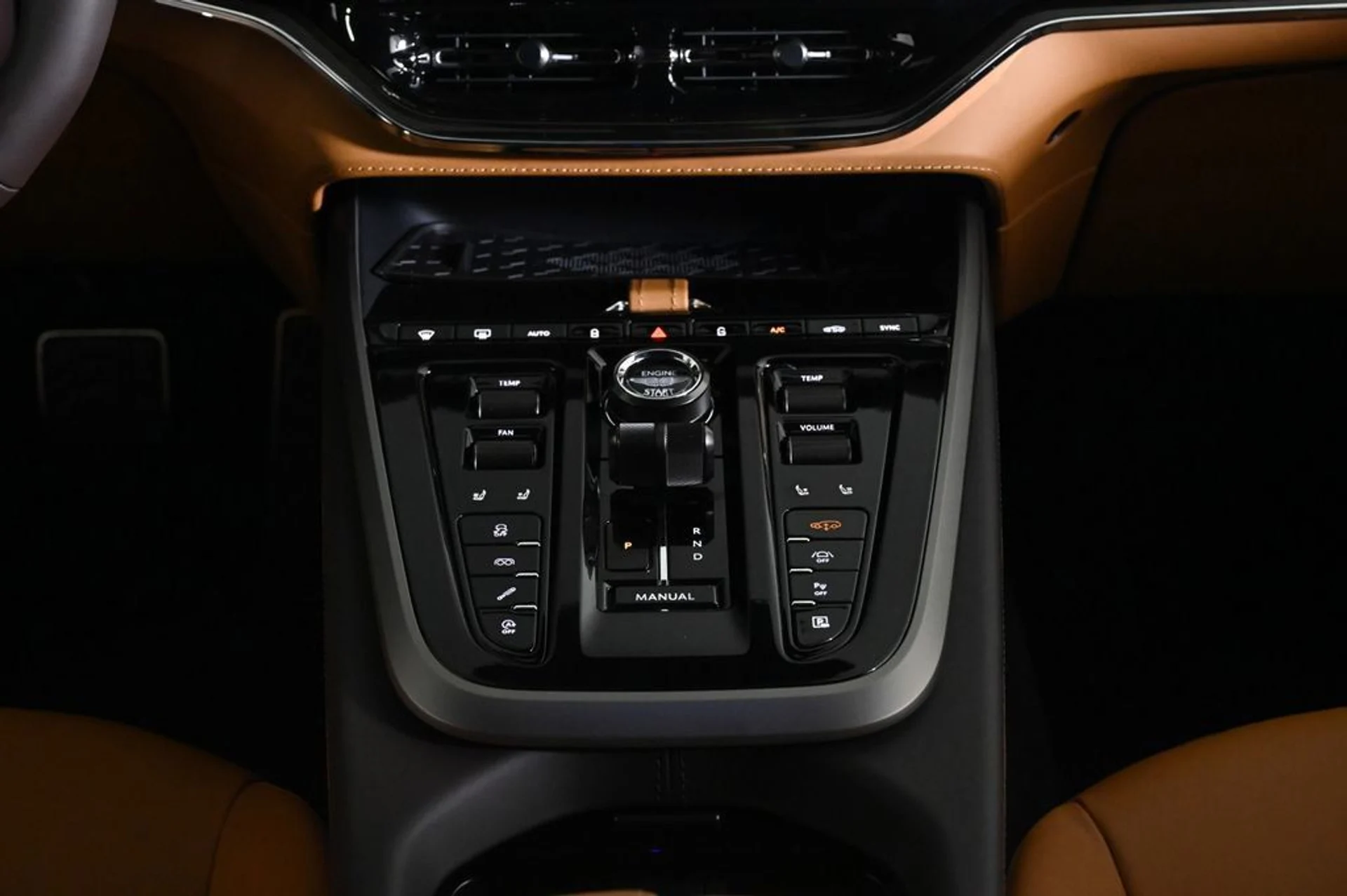 mph012_1602208943_new_2026_aston_martin_dbx_707awd_11350_23027858_13_1024_5d481b71d4
