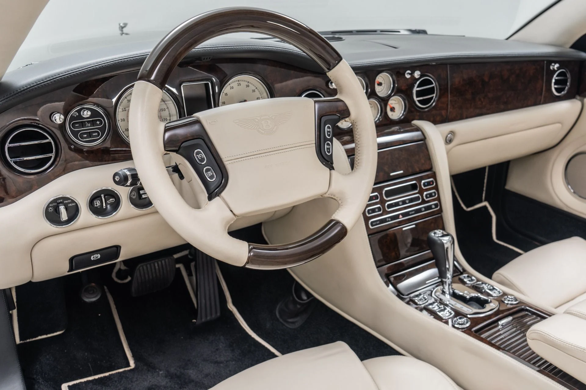 mph012_1619581409_Used_2009_Bentley_Azure_1776719869_b17cf76b78