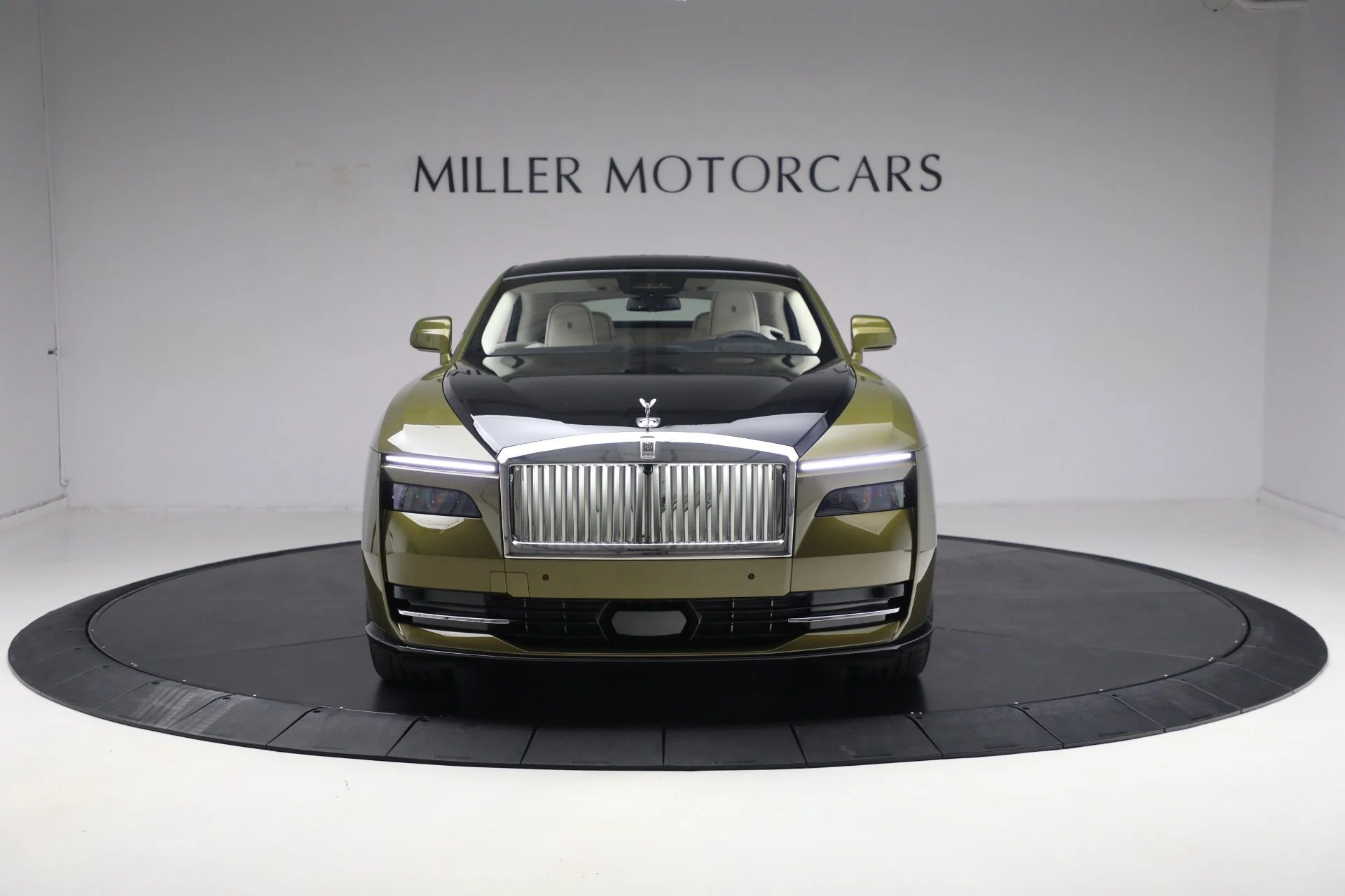 mph012_1632860897_Used_2025_Rolls_Royce_Spectre_2a36160dac