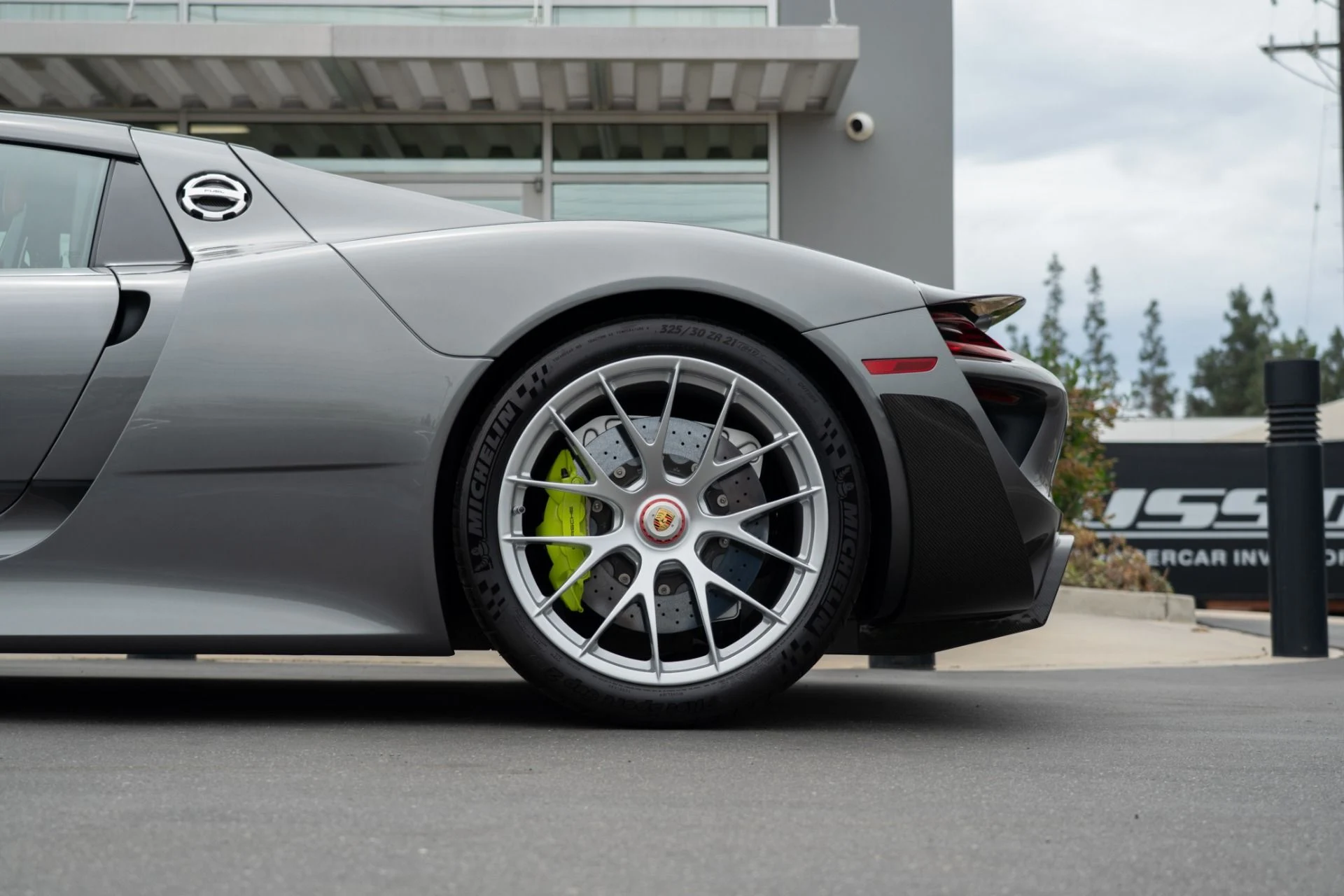 mph012_1633169976_Used_2015_Porsche_918_Spyder_1756496999_92771690f1