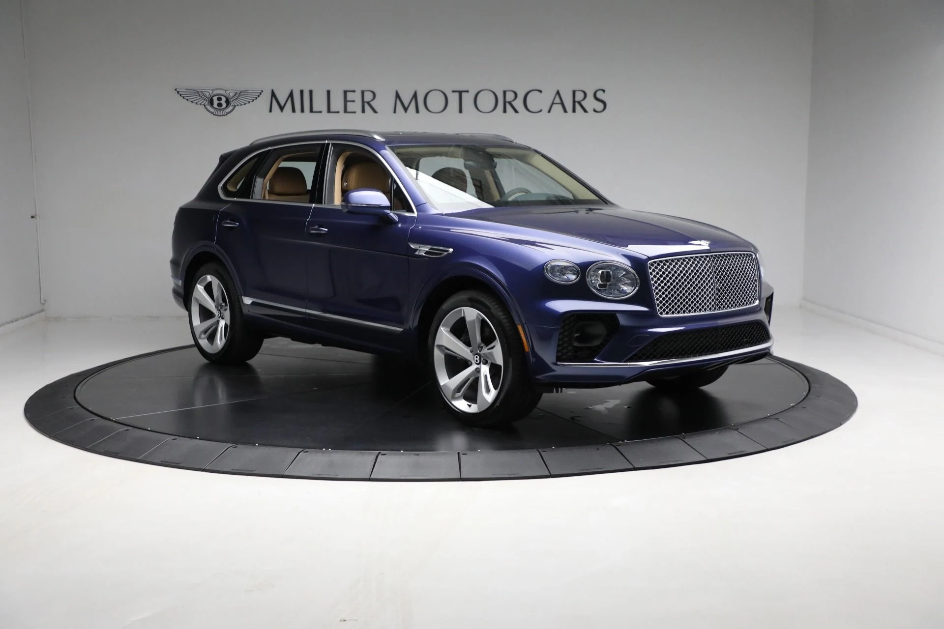 mph012_1634630380_Used_2023_Bentley_Bentayga_V8_639d458305