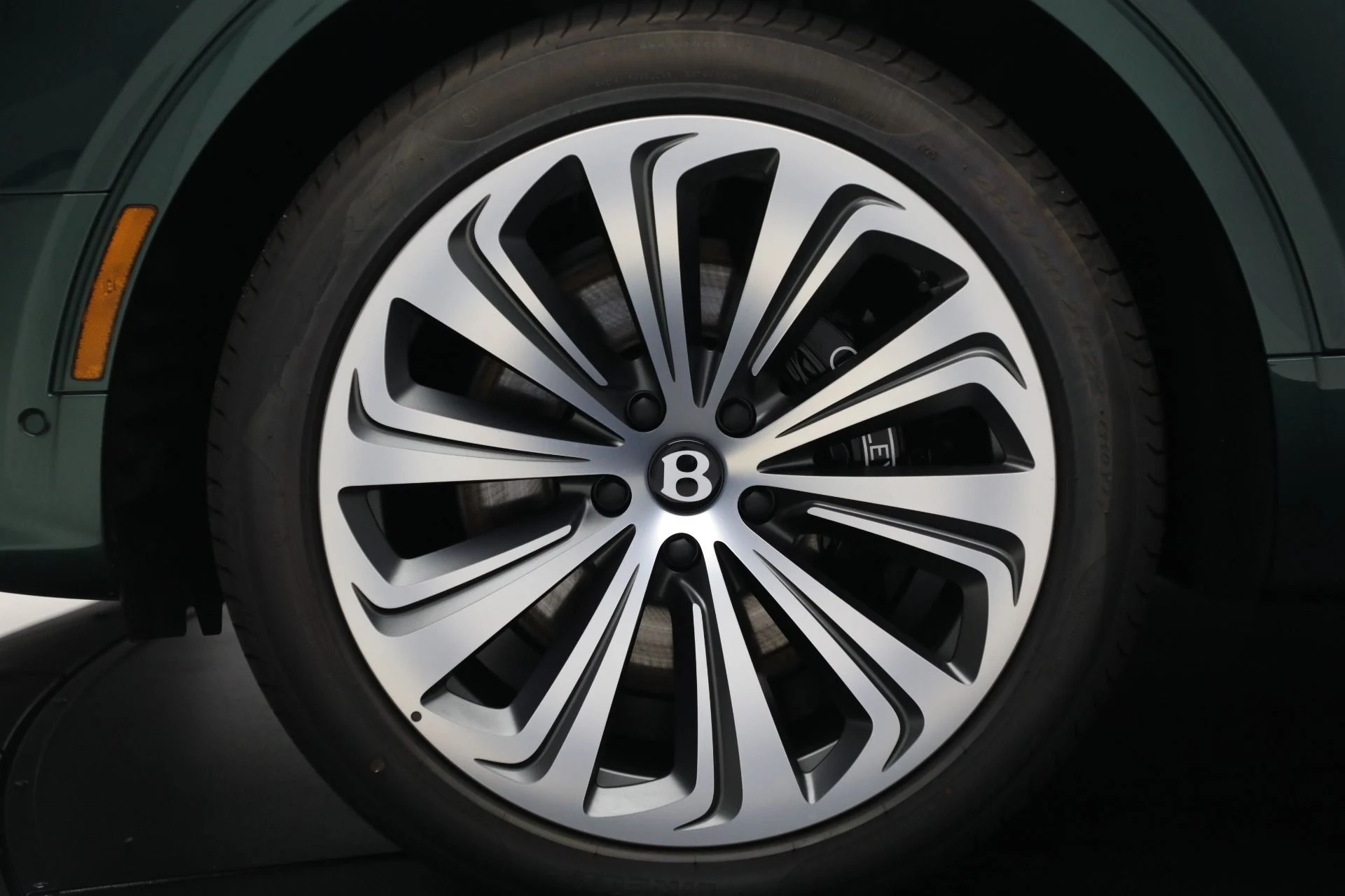 mph012_1643484243_New_2025_Bentley_Bentayga_Atelier_V8_8cb5010025