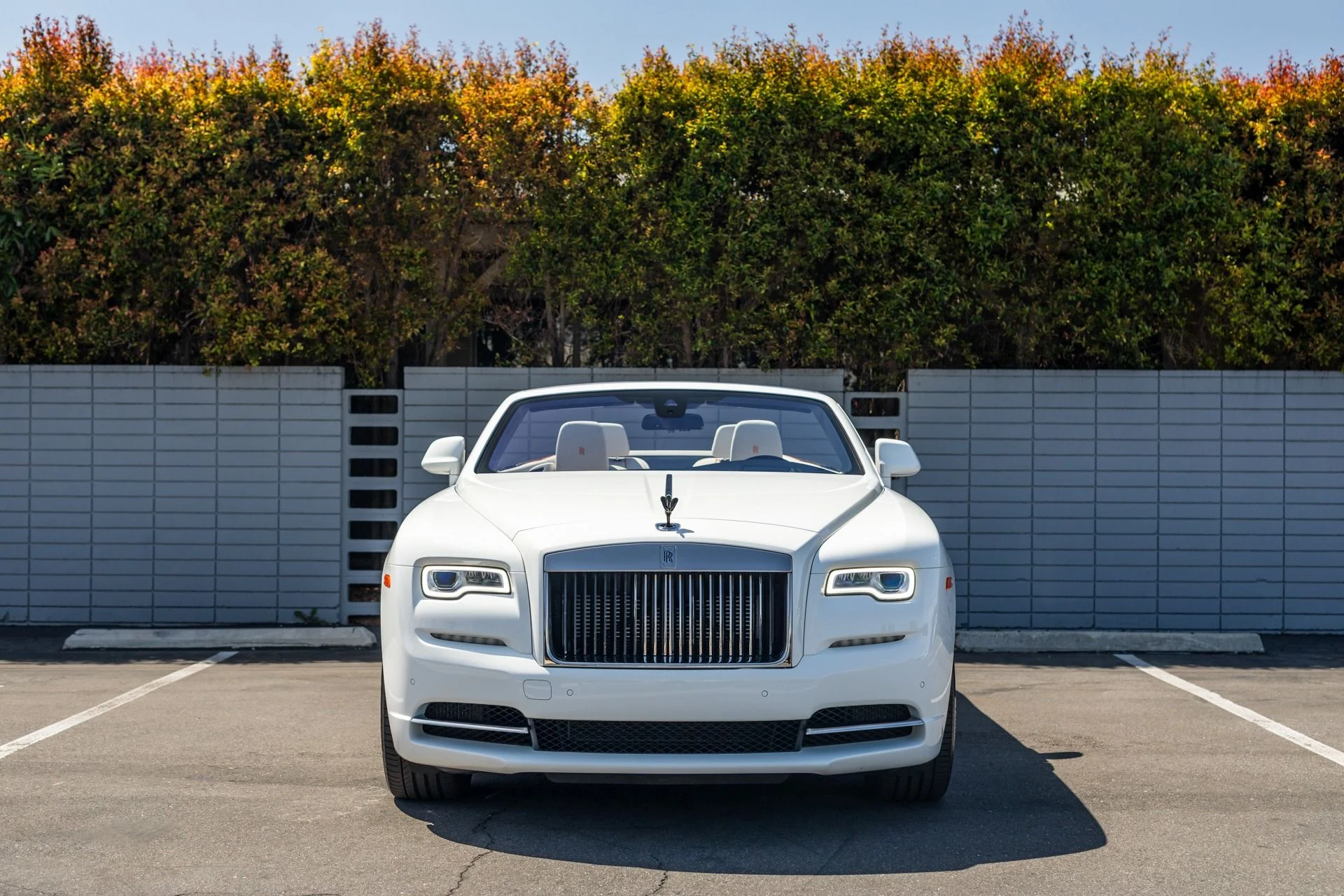 mph012_164797854_Used_2018_Rolls_Royce_Dawn_1744136046_b7b0d0c65d