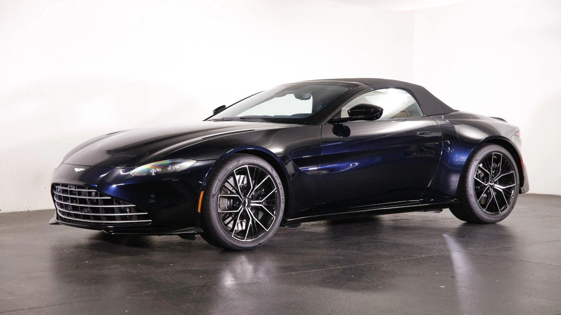 mph012_1673943425_Used_2023_Aston_Martin_Vantage_1698838099_24fbf8fe12