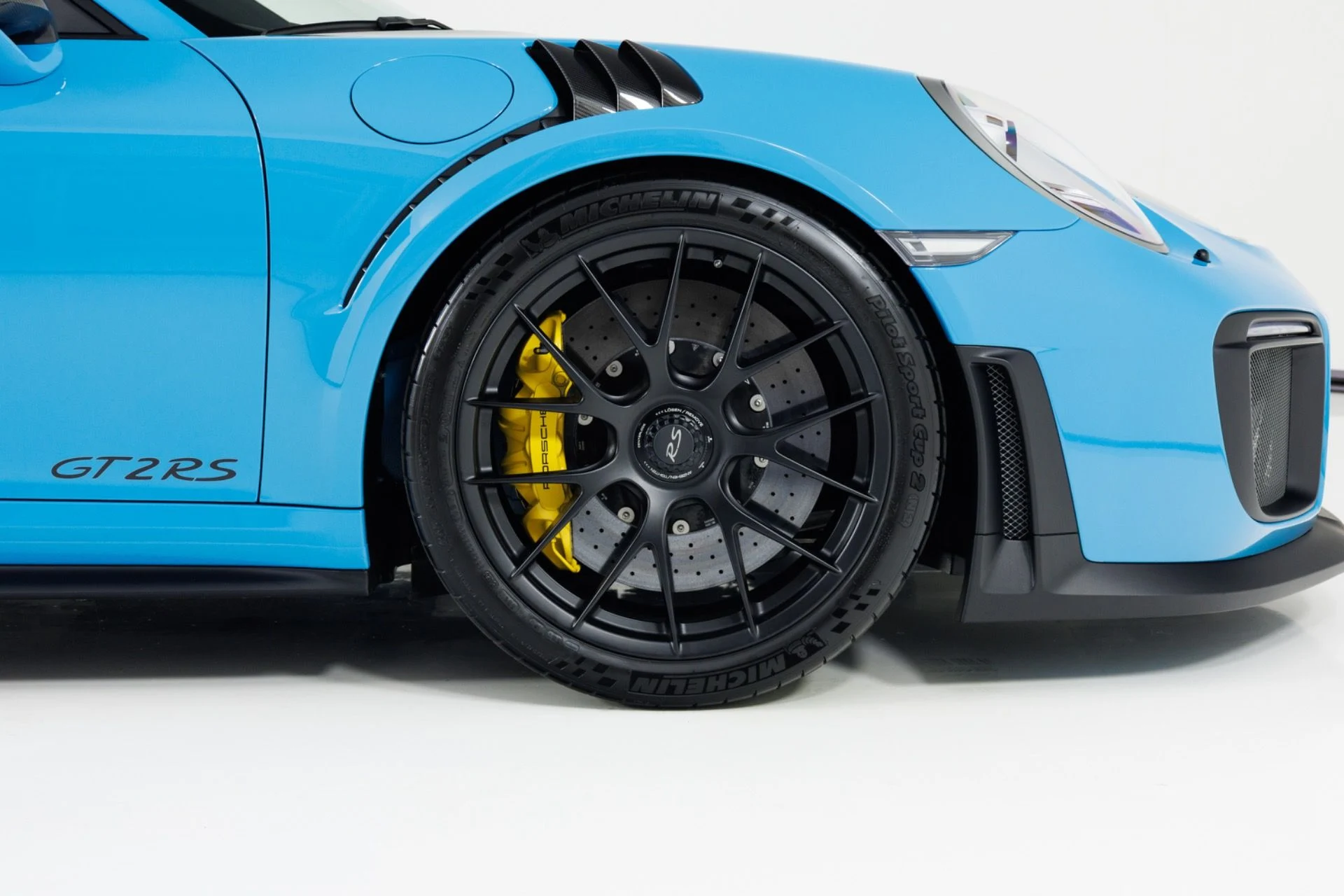 mph012_1675395052_Used_2018_Porsche_911_GT_2_RS_1783631648_eaacce4006