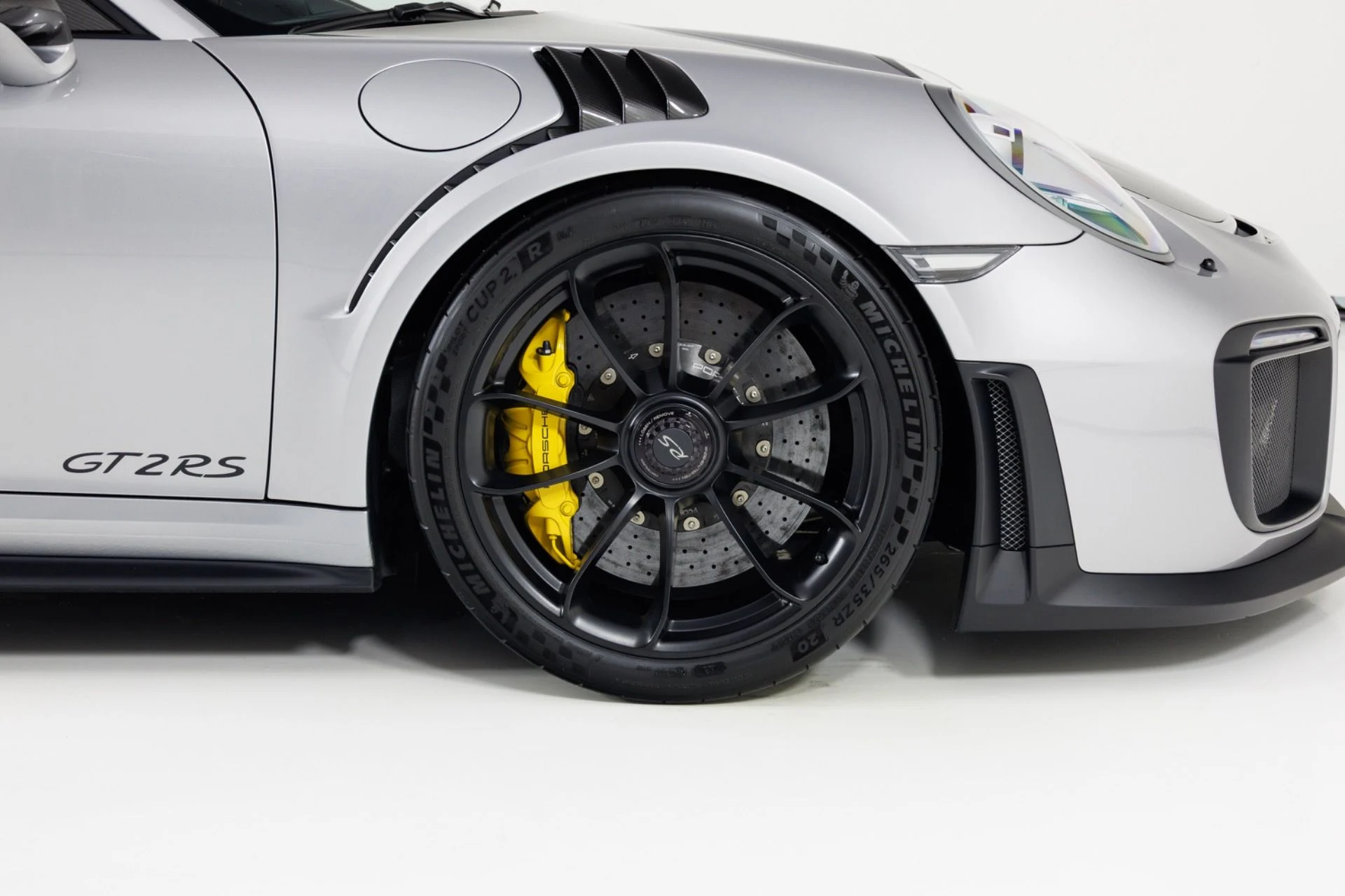 mph012_1675577884_Used_2018_Porsche_911_GT_2_RS_1791916169_9ce1fb6b68