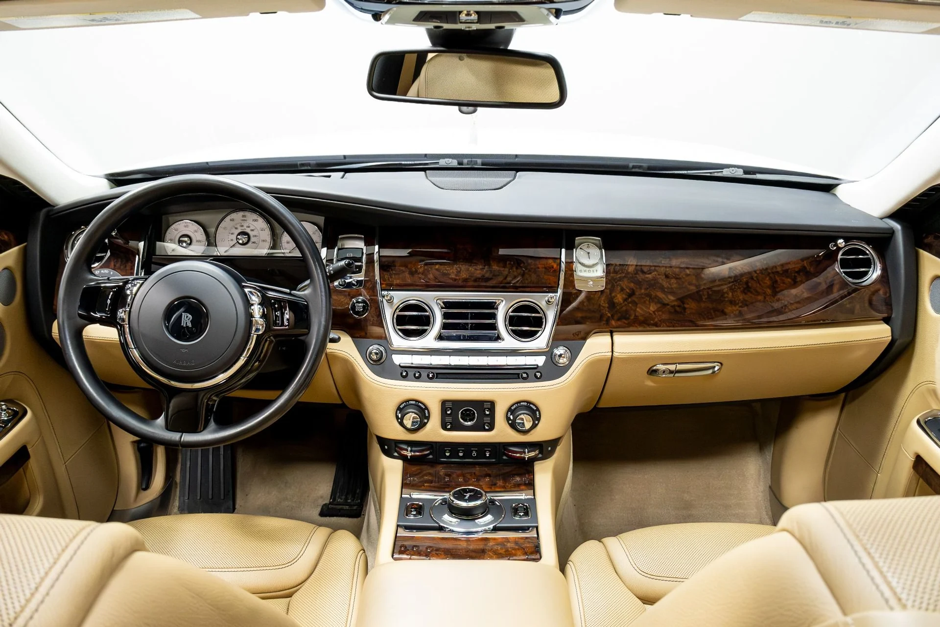 mph012_1690176120_Used_2017_Rolls_Royce_Ghost_1774888920_fe2e0b0b67