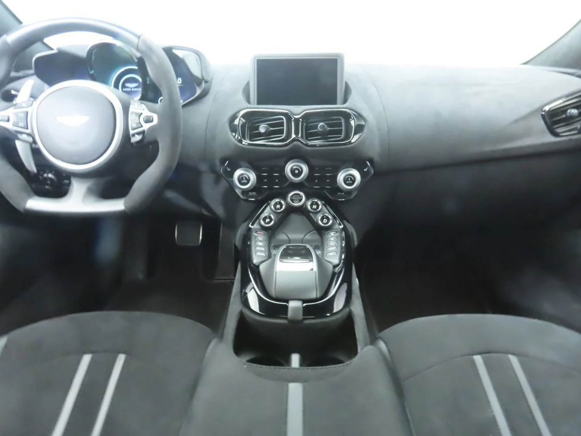 mph012_1698116522_used_2020_aston_martin_vantage_coupe_8119_22982881_13_1024_b17e539ef1