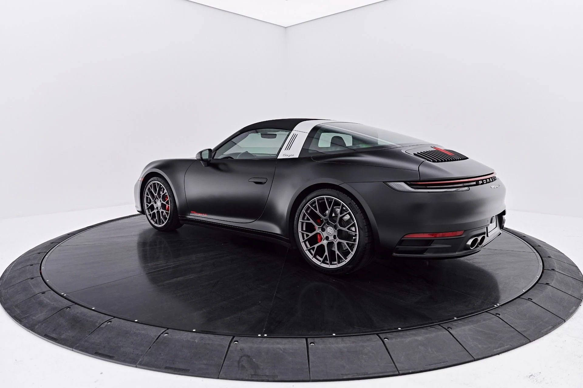 mph012_1701980376_Used_2021_Porsche_911_Targa_4_S_1786671962_479f6b5dc4