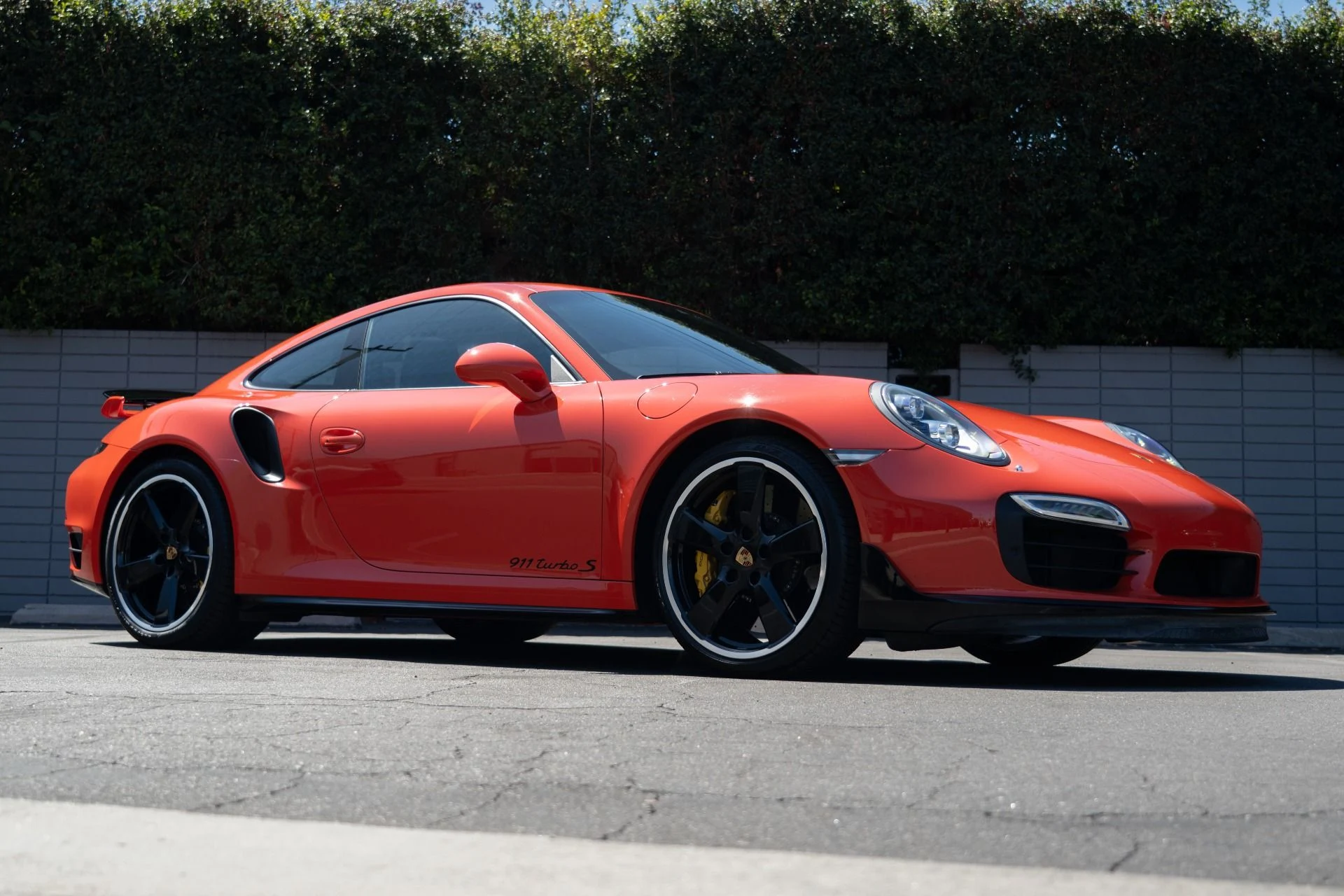 mph012_1702249811_Used_2016_Porsche_911_Turbo_S_1756939702_27097fed94