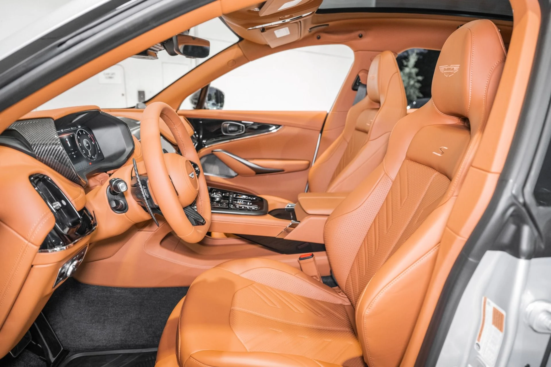 mph012_170481681_New_2026_Aston_Martin_DBX_S_1780937216_da68ec2caa