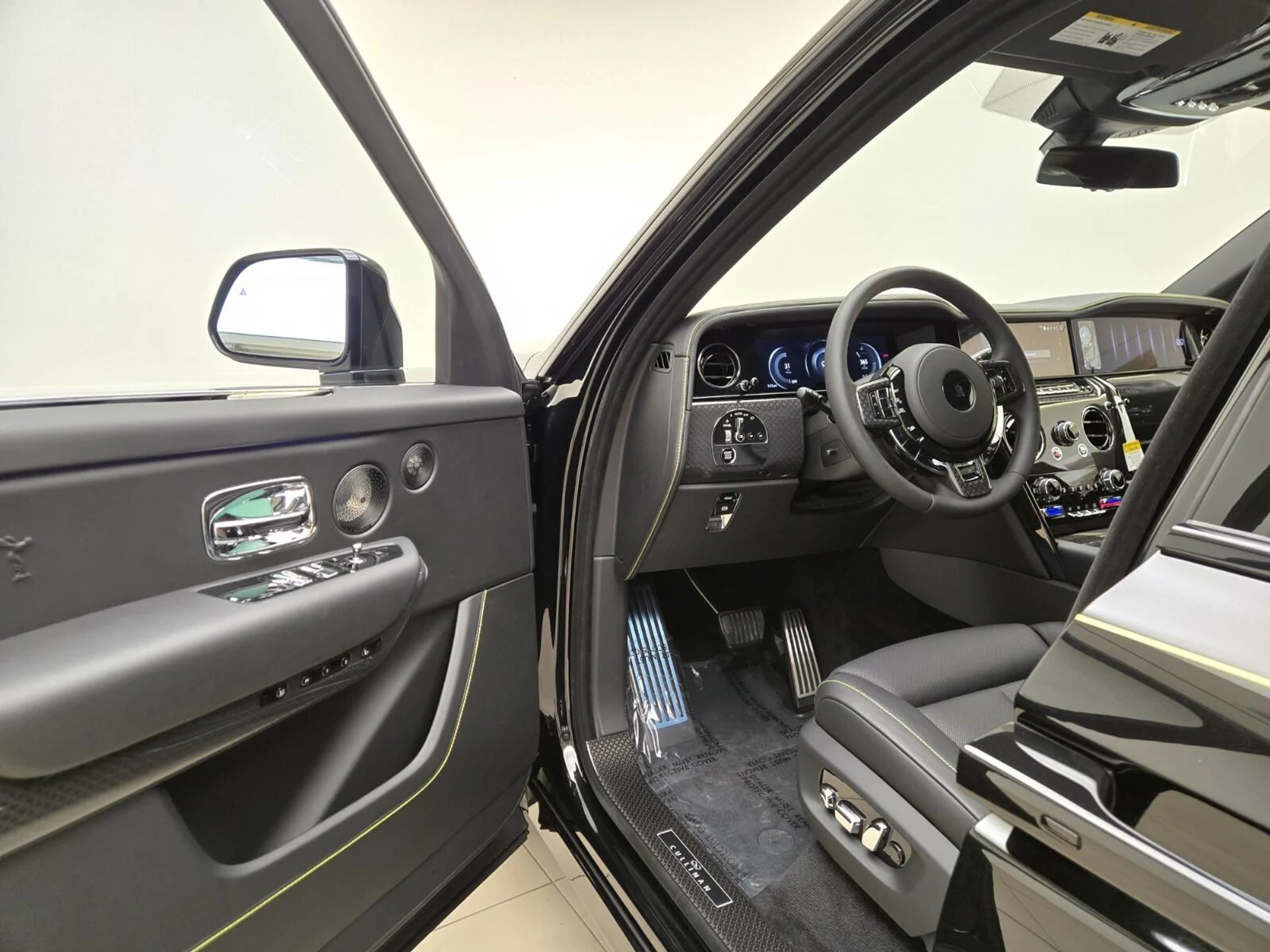 mph012_1707298218_New_2026_Rolls_Royce_Cullinan_Black_Badge_1776921909_fd403c1e01