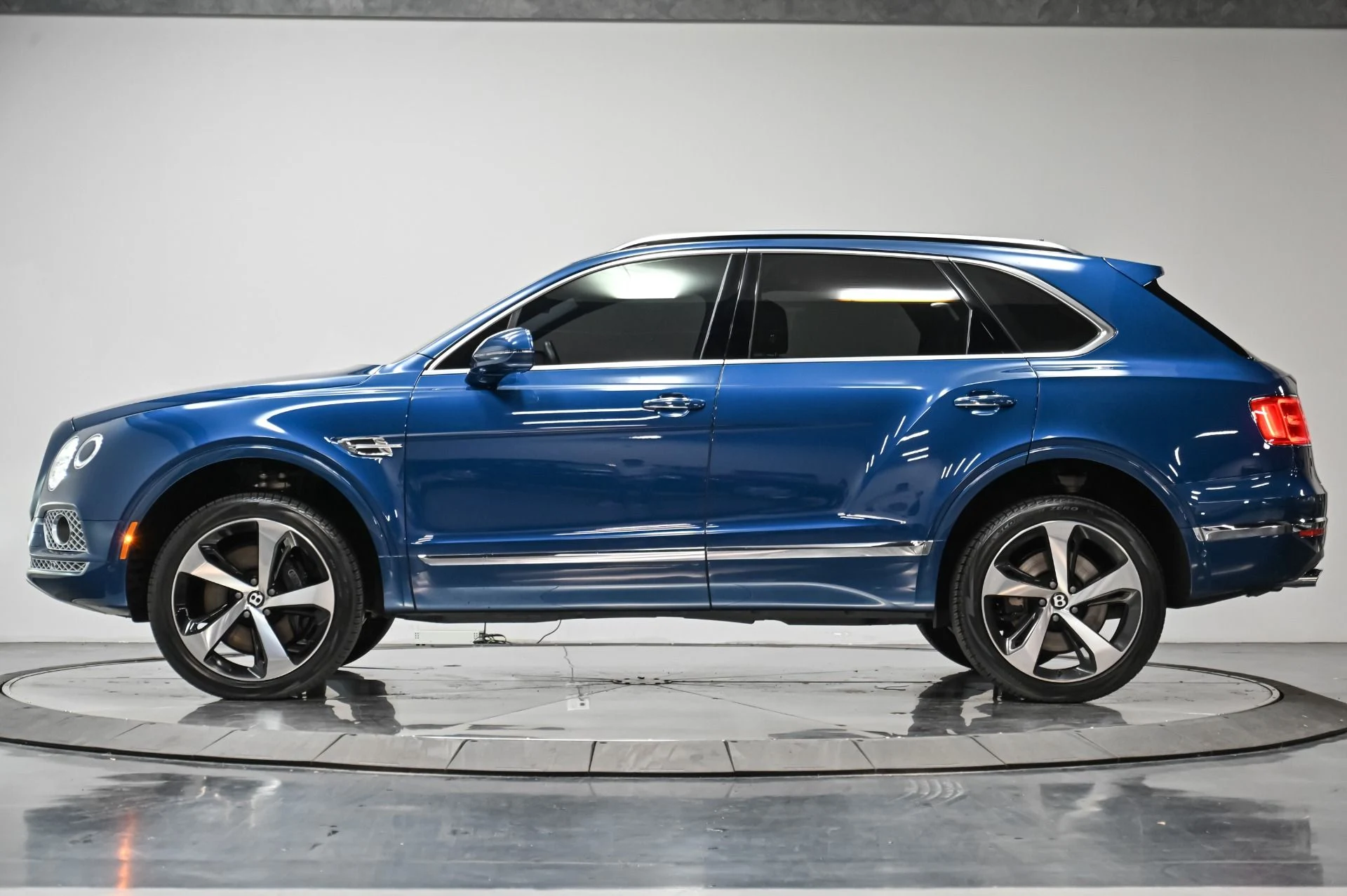 mph012_1707983739_Used_2018_Bentley_Bentayga_W12_1758835166_574f502114