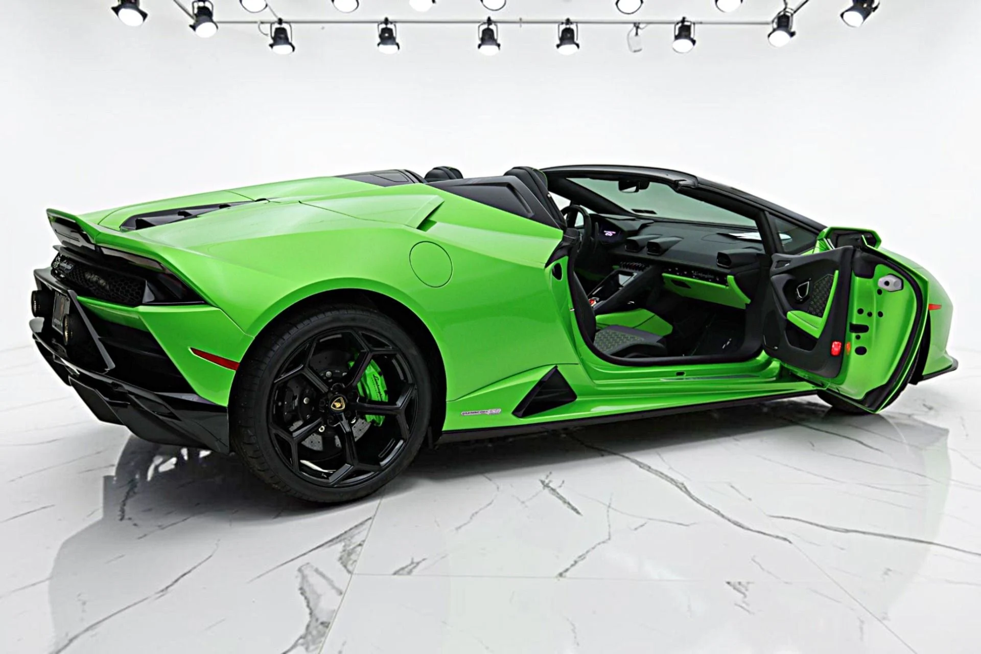 mph012_1722715648_Used_2023_Lamborghini_Huracan_EVO_Spyder_RWD_SELEZIONE_PRE_OWNED_CERTIFIED_765b1a6210