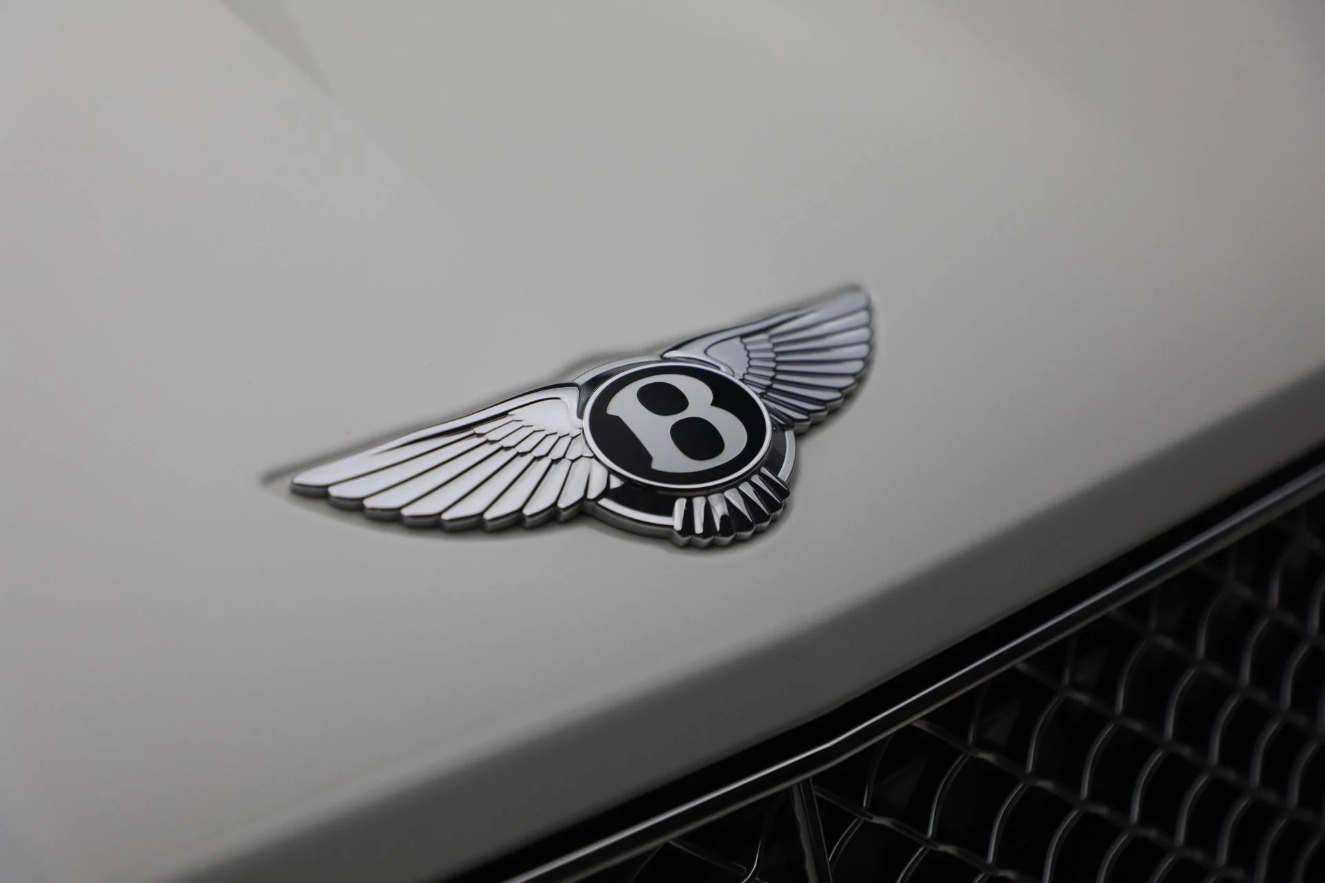mph012_1724441138_Used_2022_Bentley_Bentayga_V8_1777753010_d1a85de6bf