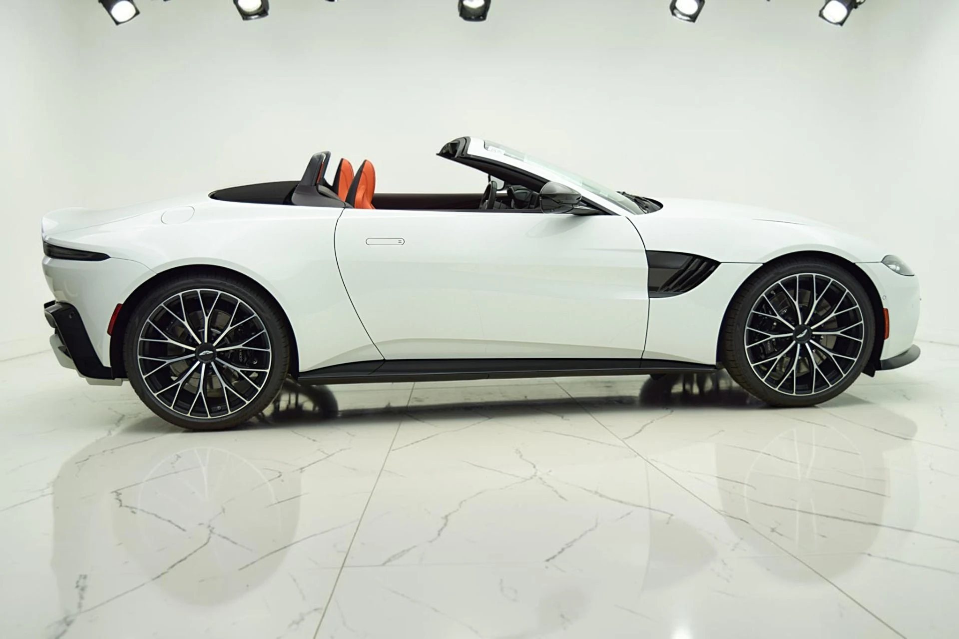 mph012_1727536211_Used_2023_Aston_Martin_Vantage_Roadster_5bd8900f70
