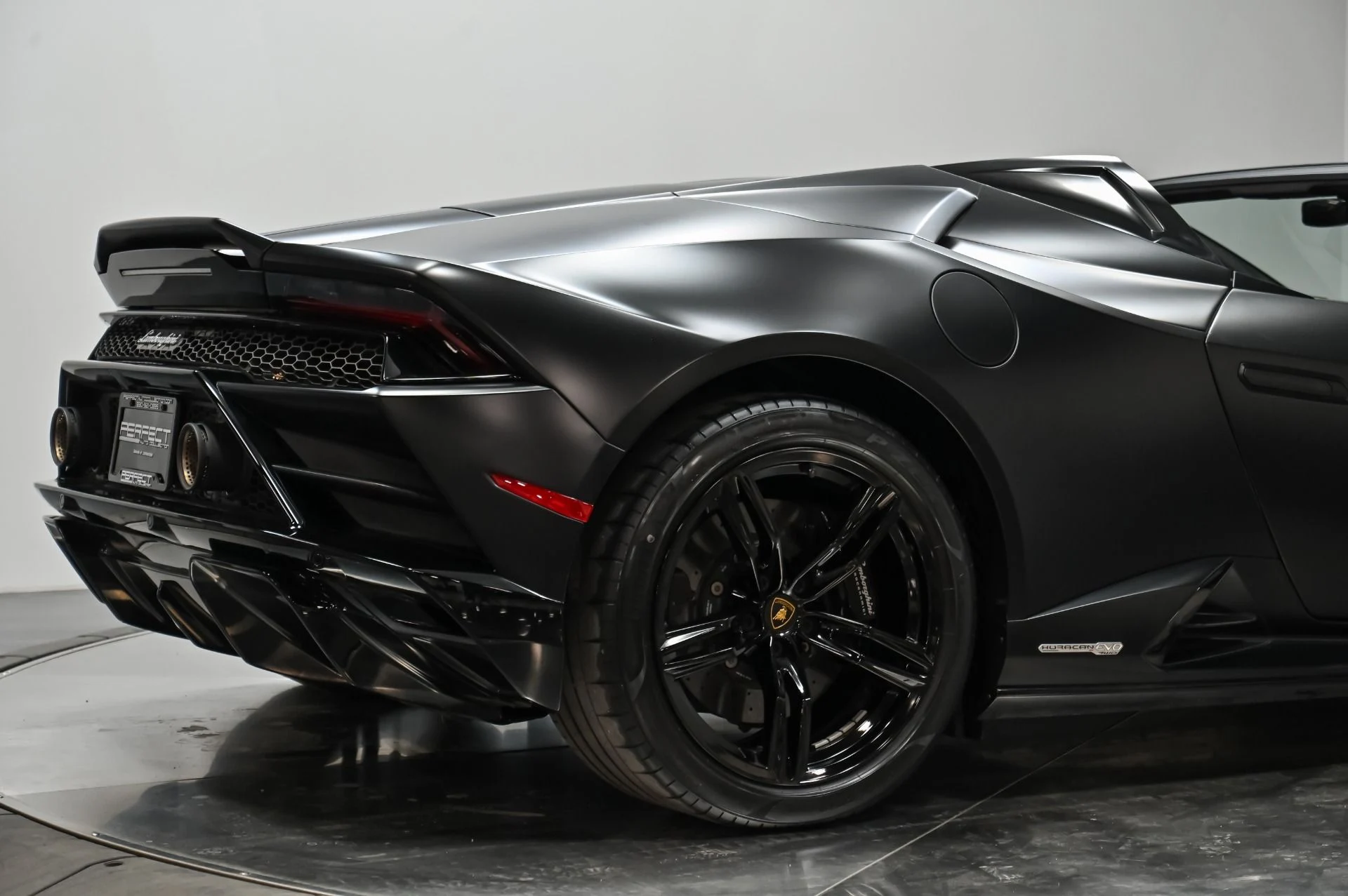 mph012_1733545638_Used_2021_Lamborghini_Huracan_EVO_Base_1754943385_fb4be231bb