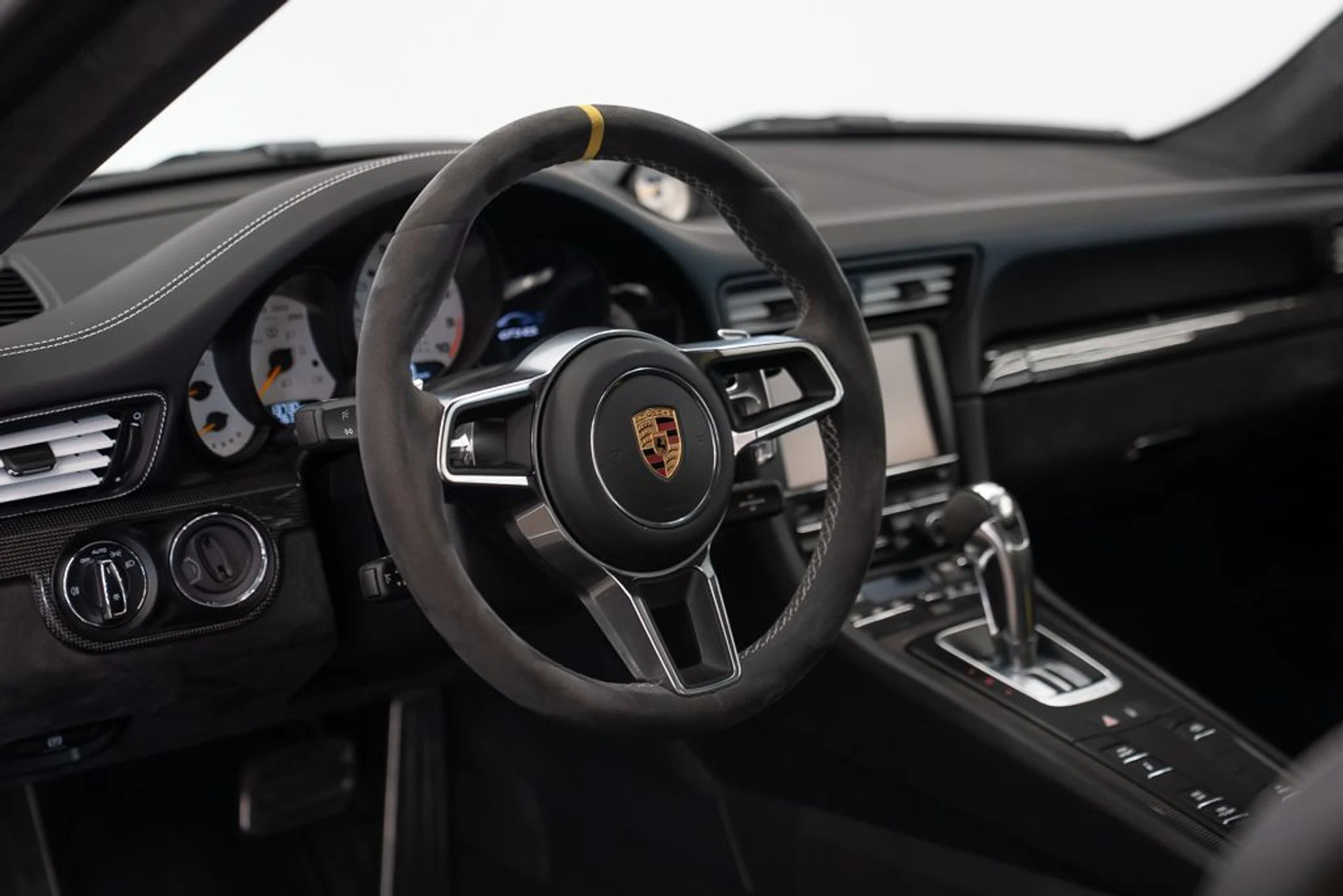 mph012_1735346686_porsche_911_2016_jpg_v_1777670076_d5efad4fcc