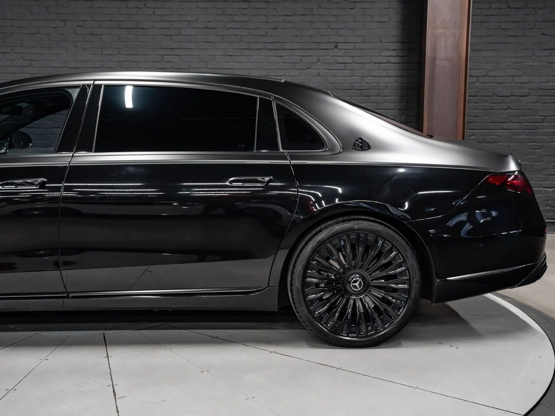 mph012_1738427968_mercedes_benz_s_class_2023_dec9a6e49a