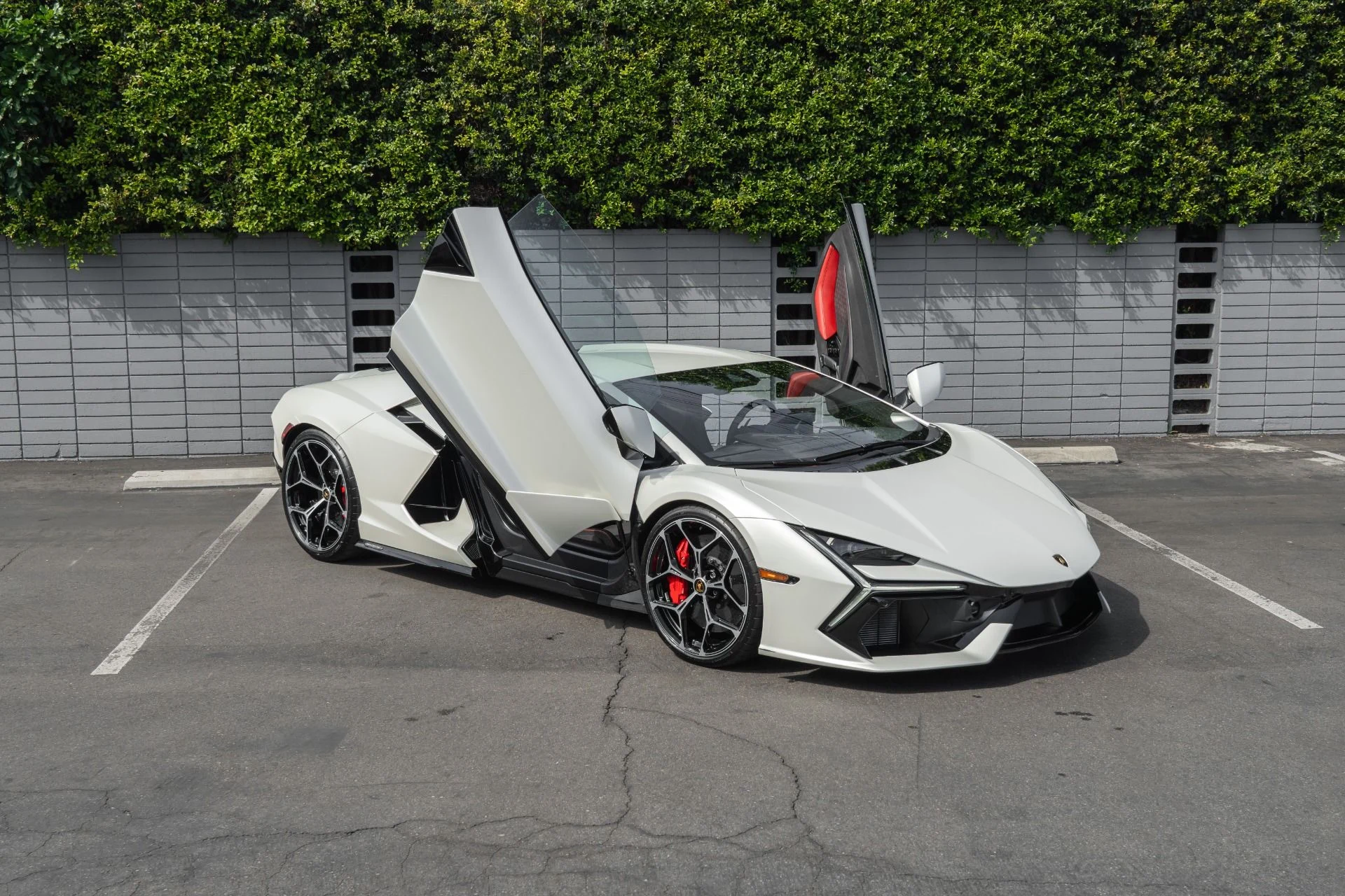 mph012_1741280453_Used_2024_Lamborghini_Revuelto_1759355869_759cc14c56
