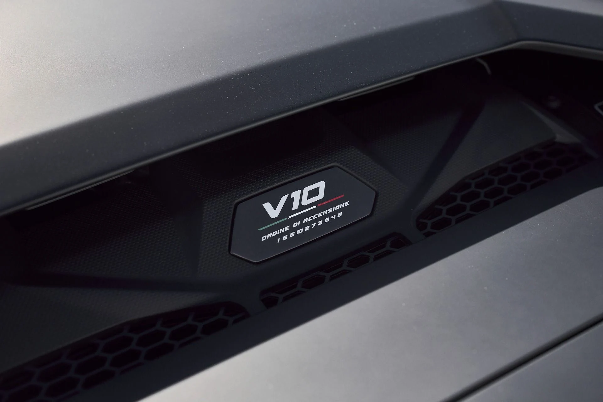 mph012_1741747491_Used_2023_Lamborghini_Huracan_Base_1764123541_a281b8d112