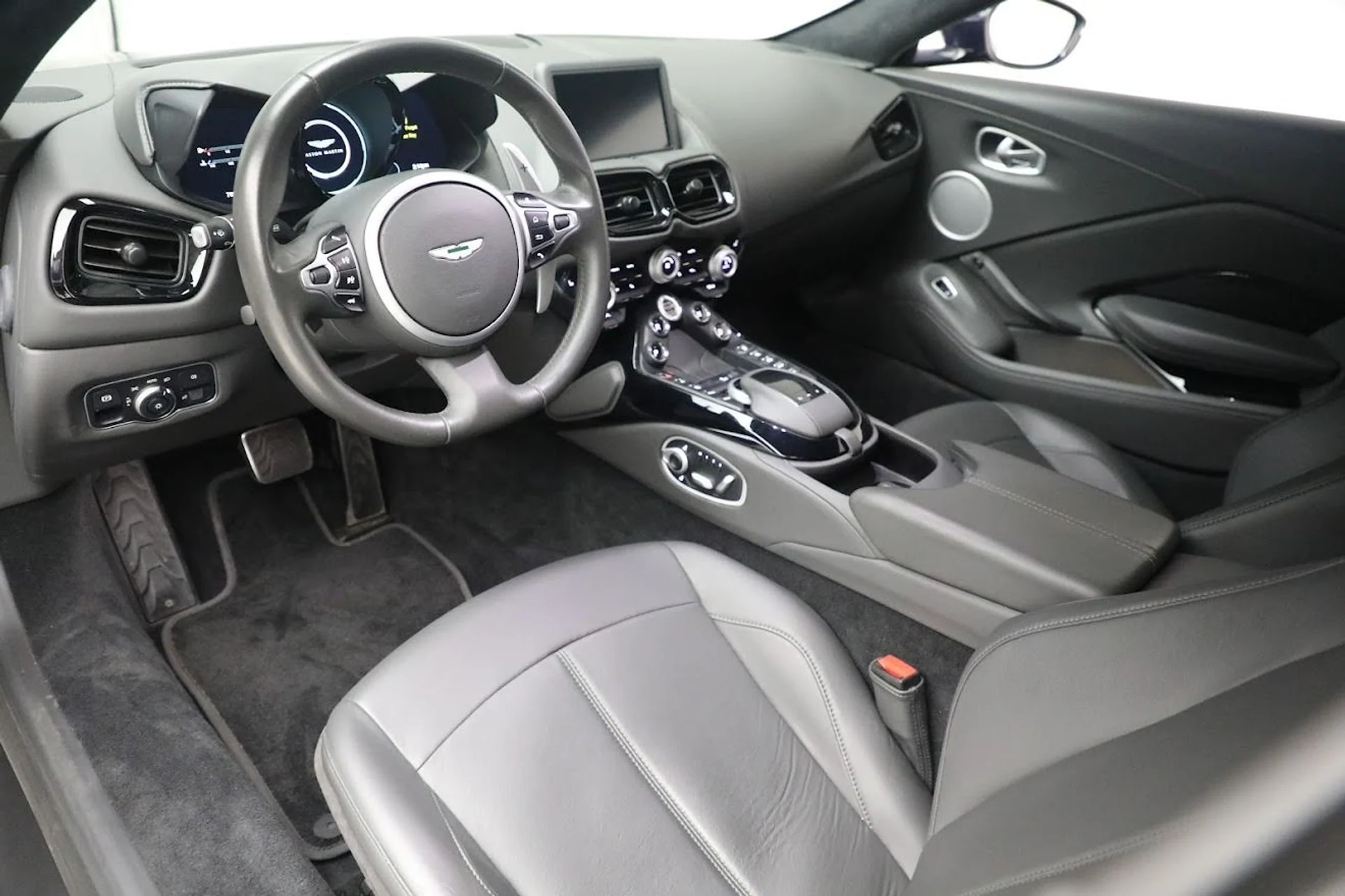 mph012_1746554742_Used_2020_Aston_Martin_Vantage_1642280787_4ebdc9087d