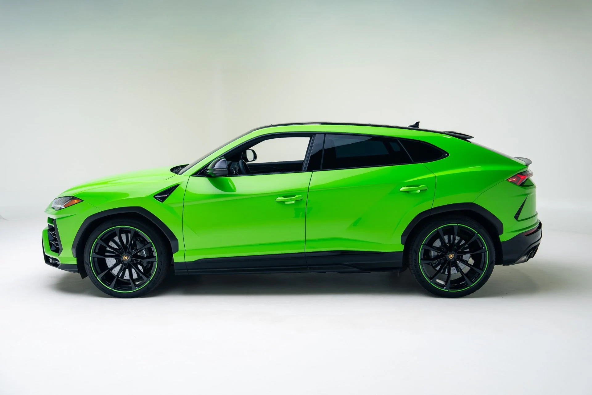 mph012_1747917712_Used_2021_Lamborghini_Urus_1766090518_b8a07f62fe