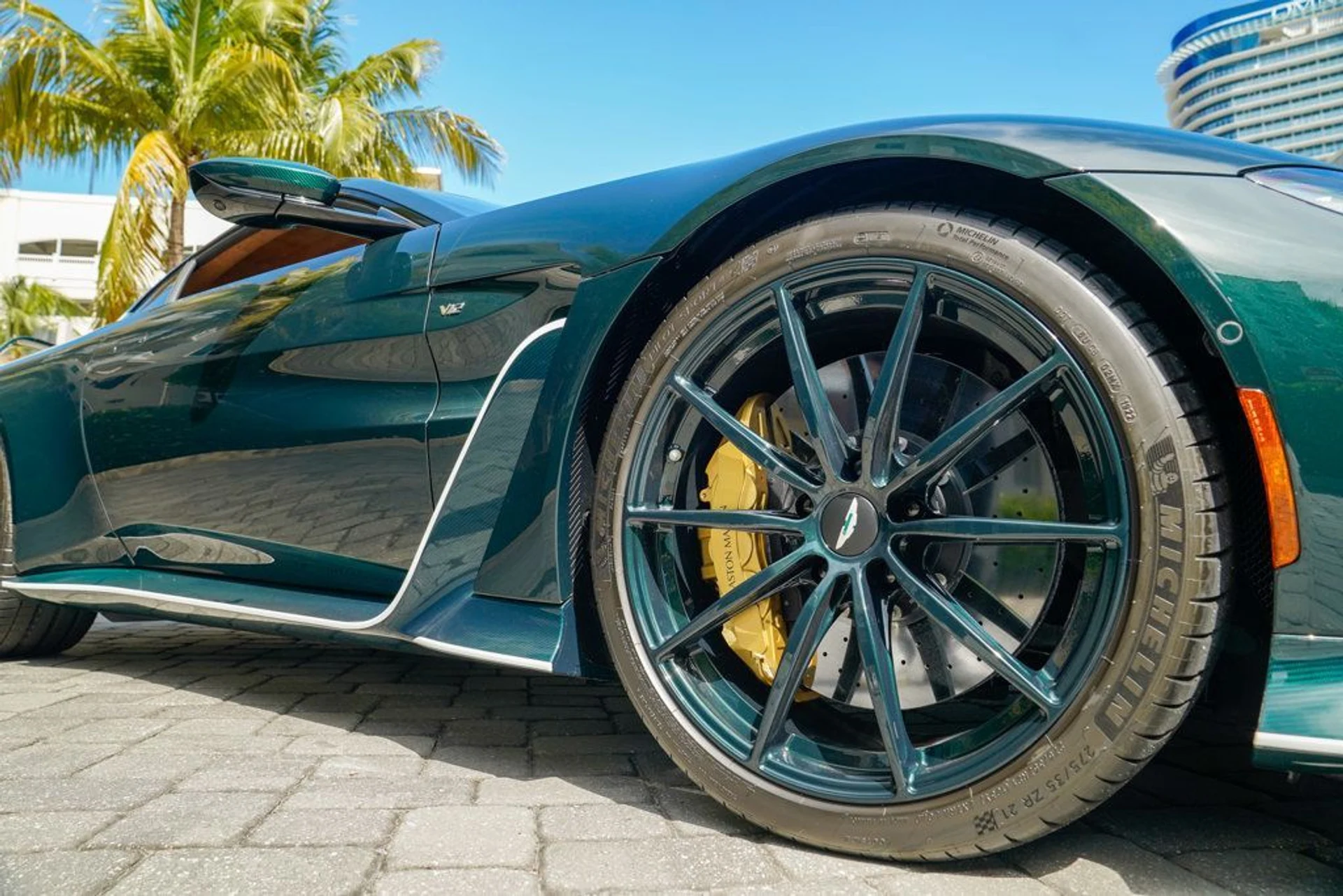 mph012_1749122173_used_2023_aston_martin_vantage_v12coupe_14354_22896697_13_1024_4c75a3470c