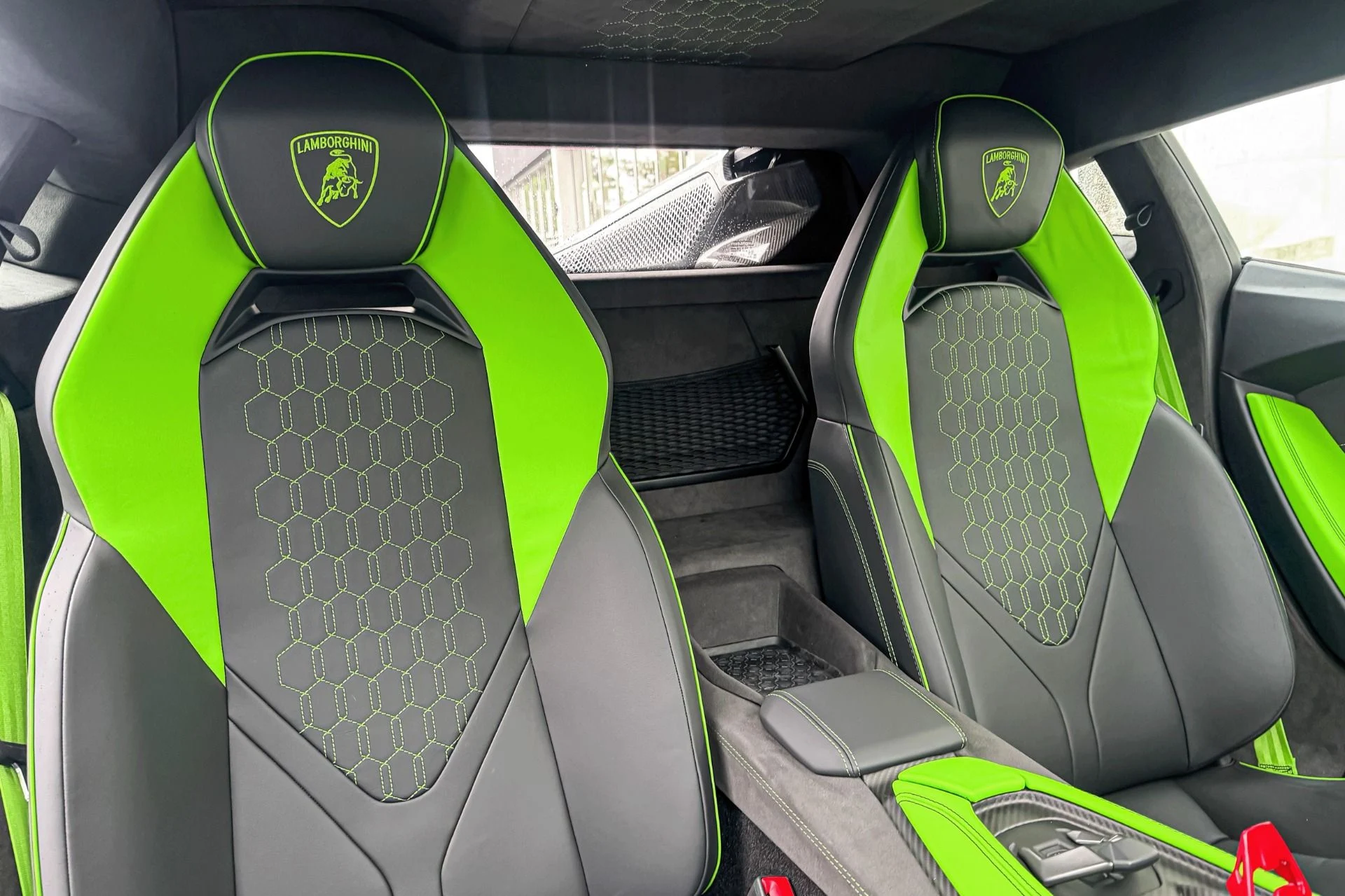 mph012_1753168456_Used_2025_Lamborghini_Revuelto_1755791055_064761a2e8