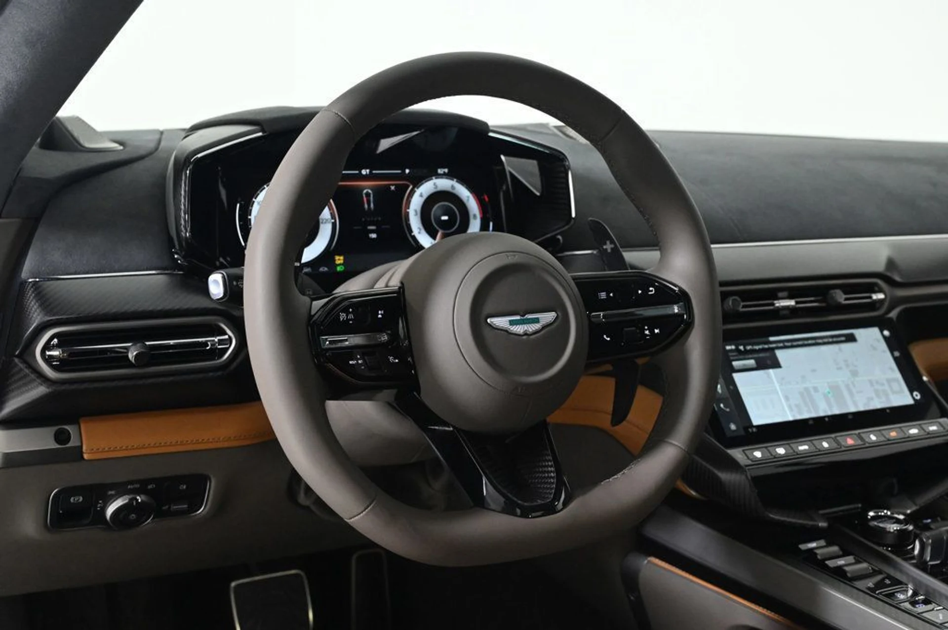 mph012_1754934605_used_2025_aston_martin_vanquish_v12_11350_22957360_12_1024_a2a4e13782