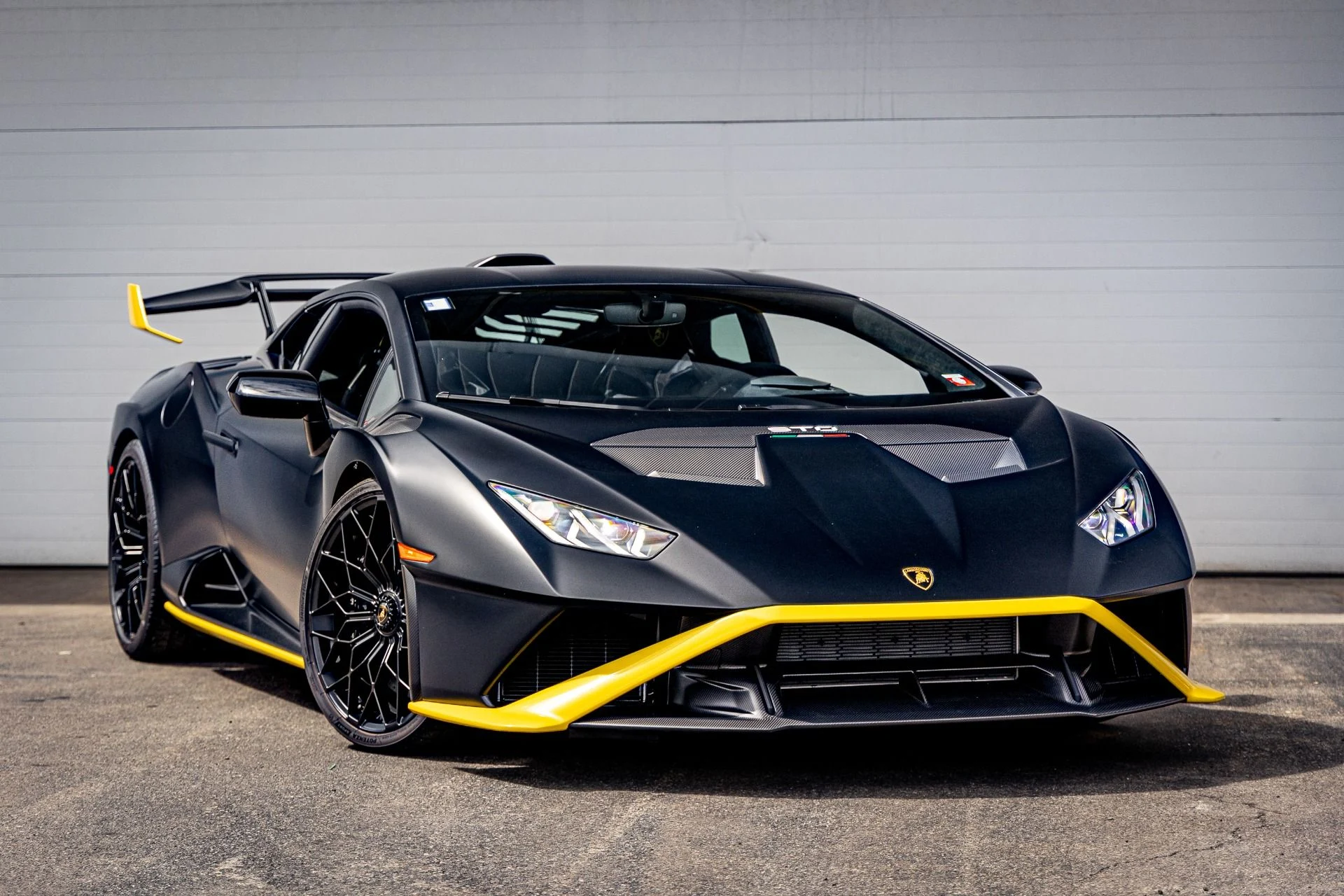 mph012_1756476759_Used_2023_Lamborghini_Huracan_STO_1724257778_6519ac4688