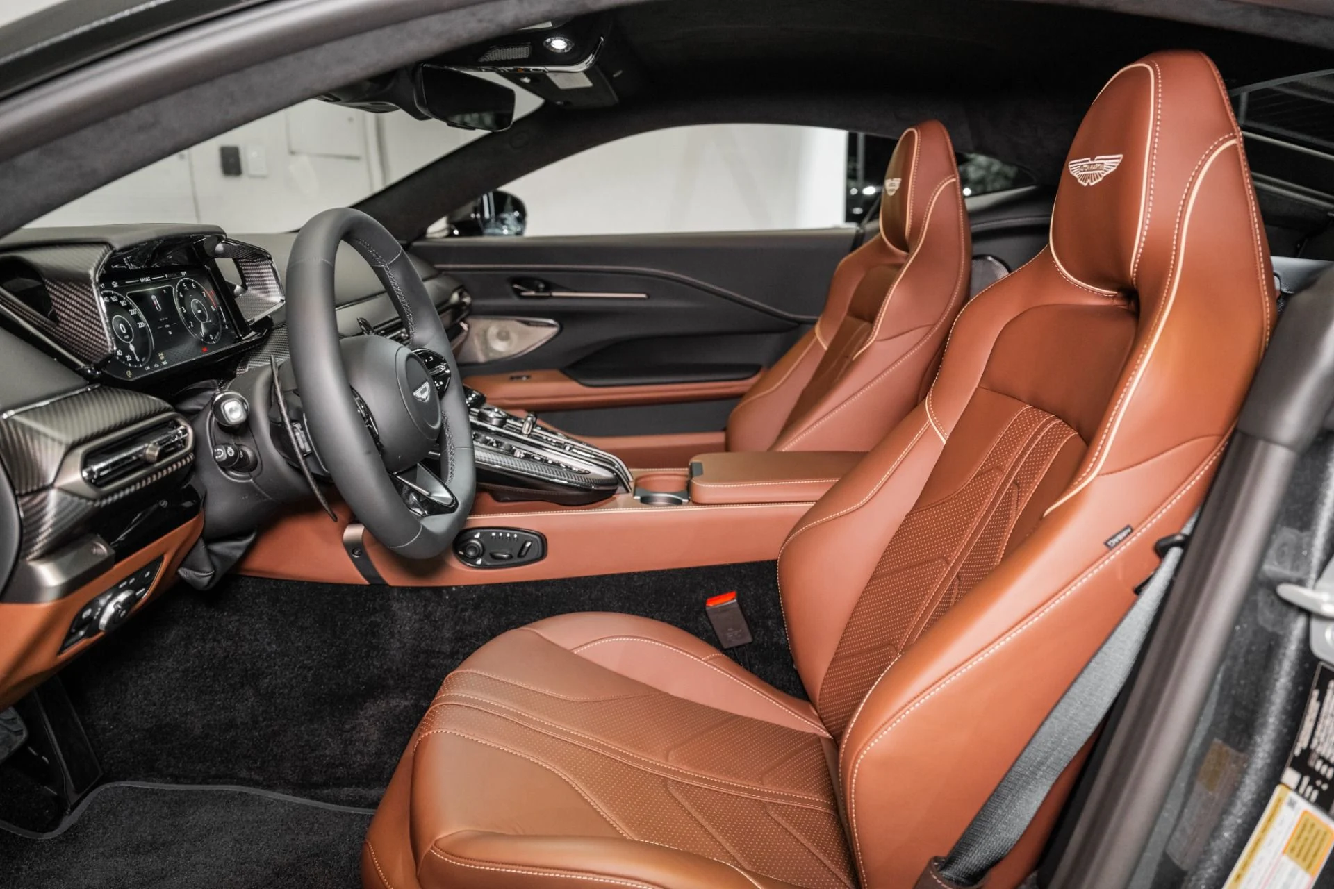 mph012_1759215805_New_2026_ASTON_MARTIN_VANTAGE_1756307805_3b07f1e4fd